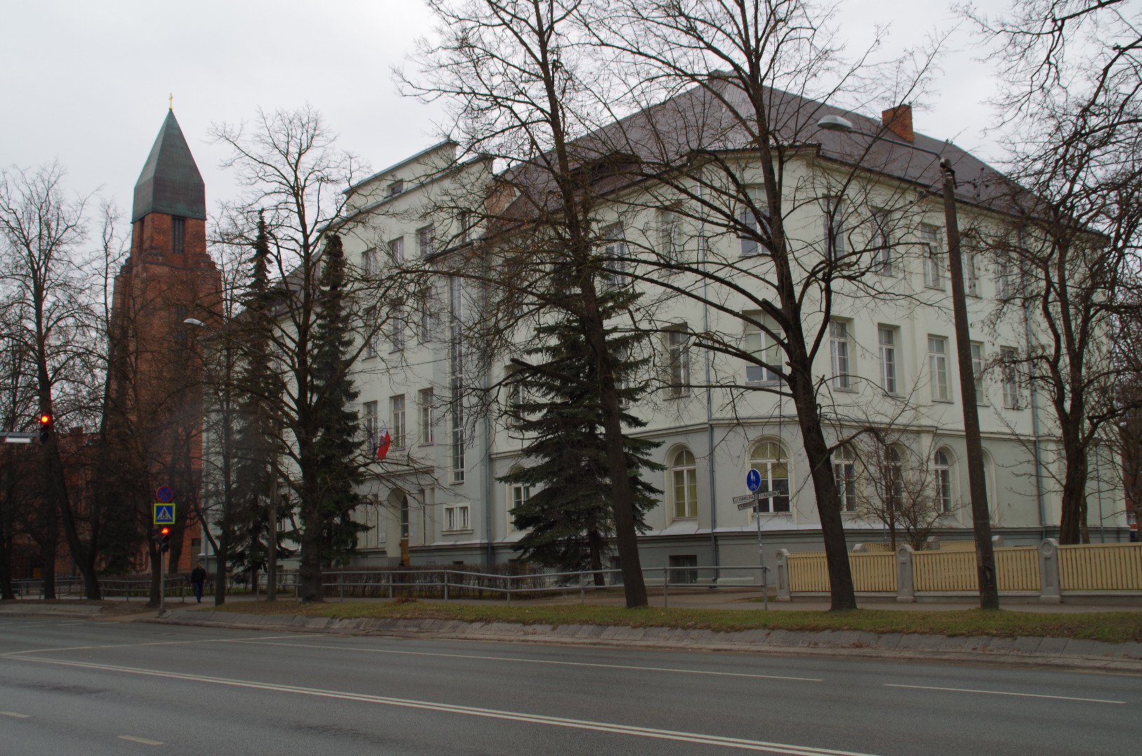 Koolihoone Tartus, fassaadivaade. Arhitekt A. Kieselbasch, j/e A. Kõuts rephoto