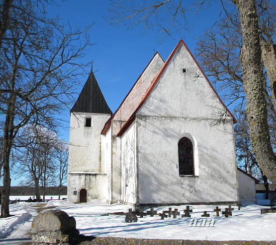 Ridala Maarja-Magdaleena kirik, vaade hoonele kagust rephoto