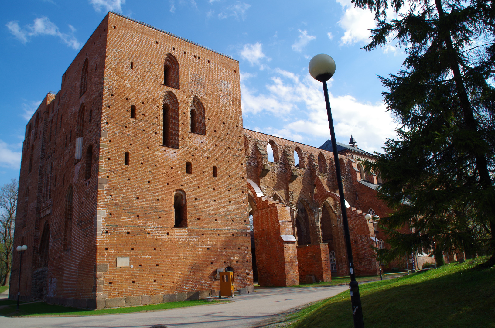 Koopia litost: Tartu toomkiriku varemed Toomemäel. rephoto