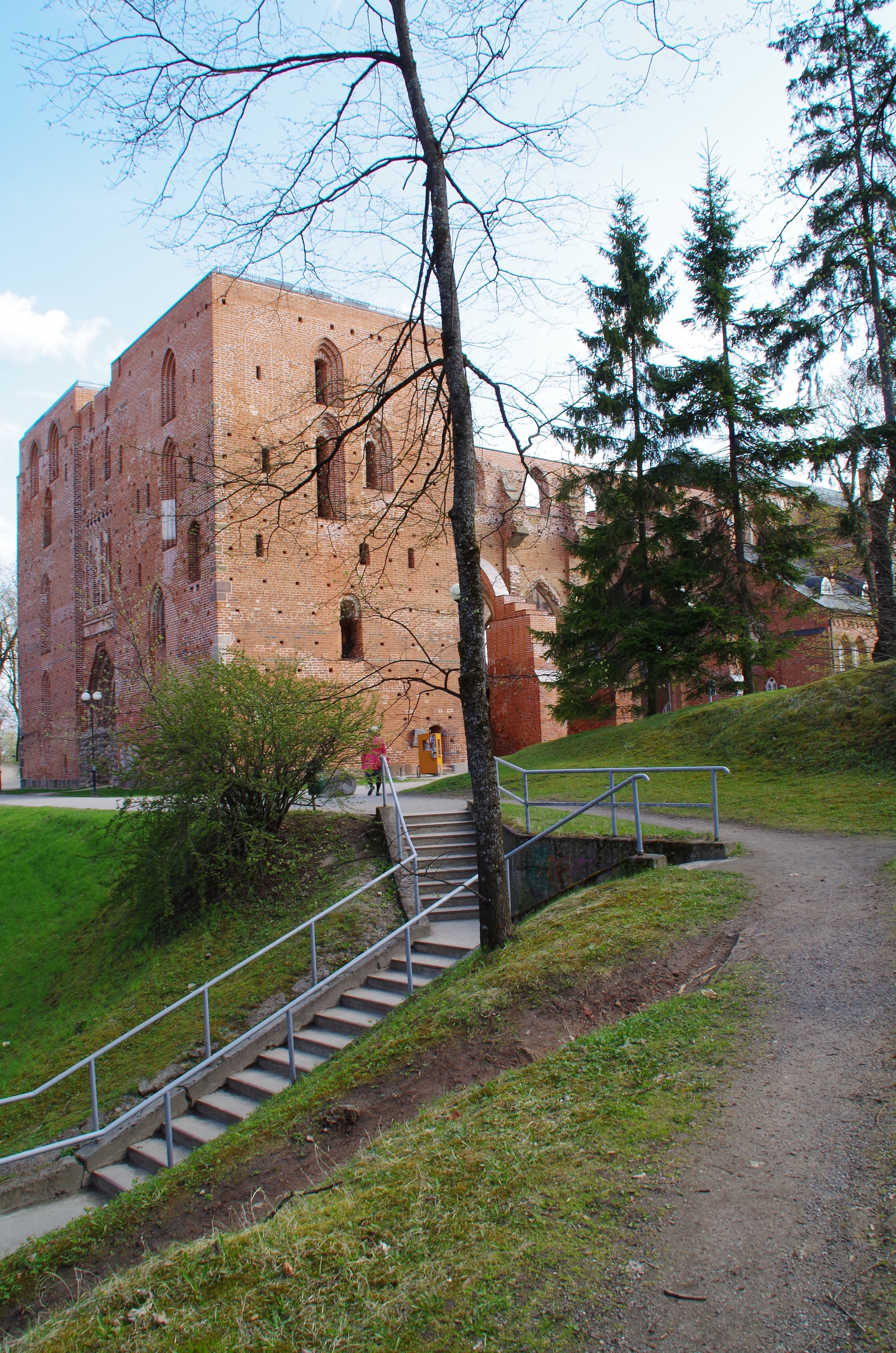 Tartu. Toomemägi. The library of the University of Tartu in the ruins of the Toomkirik and other buildings of the University of Tartu rephoto