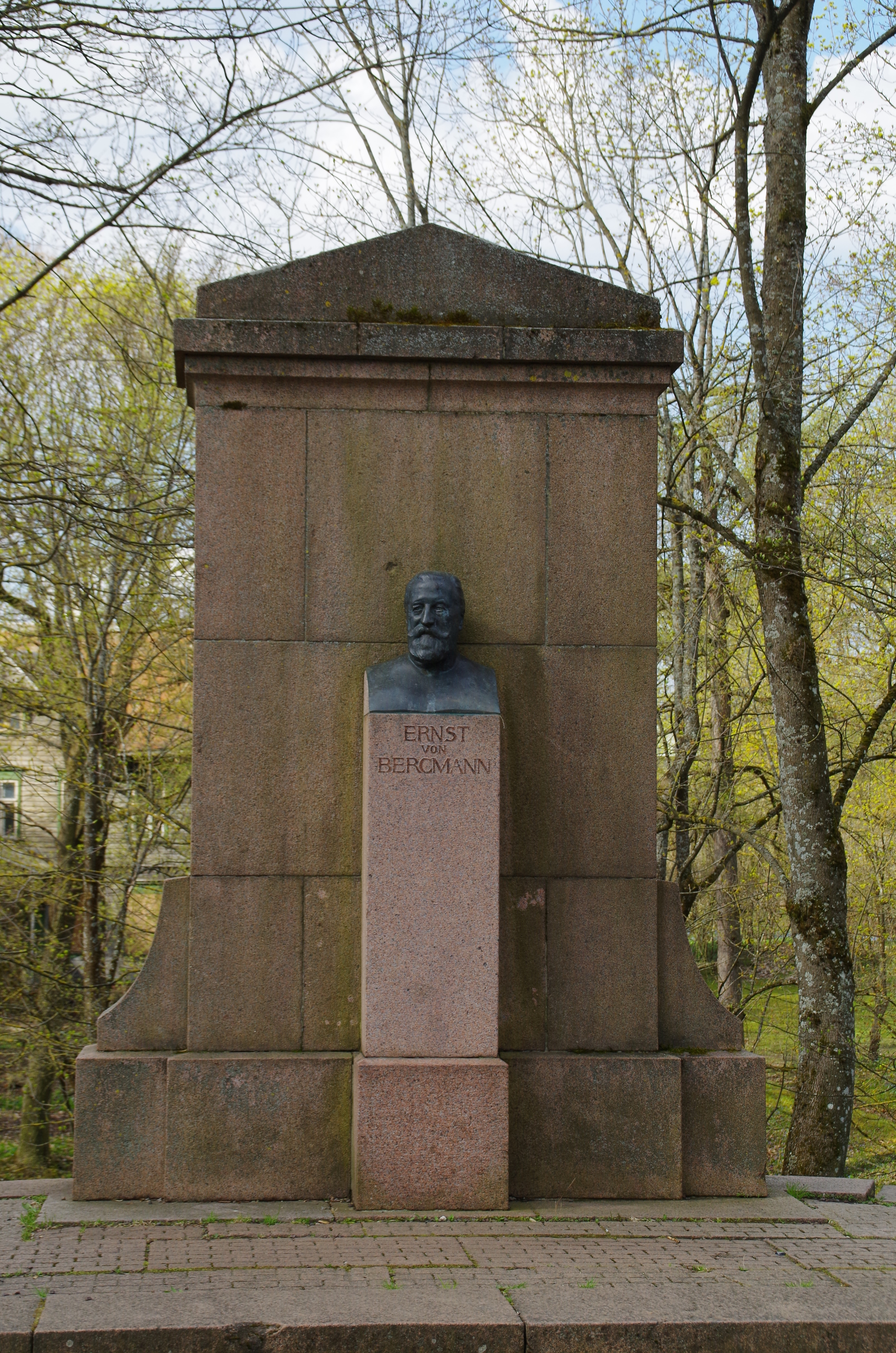 Ernst Bergmanni mälestussammas rephoto
