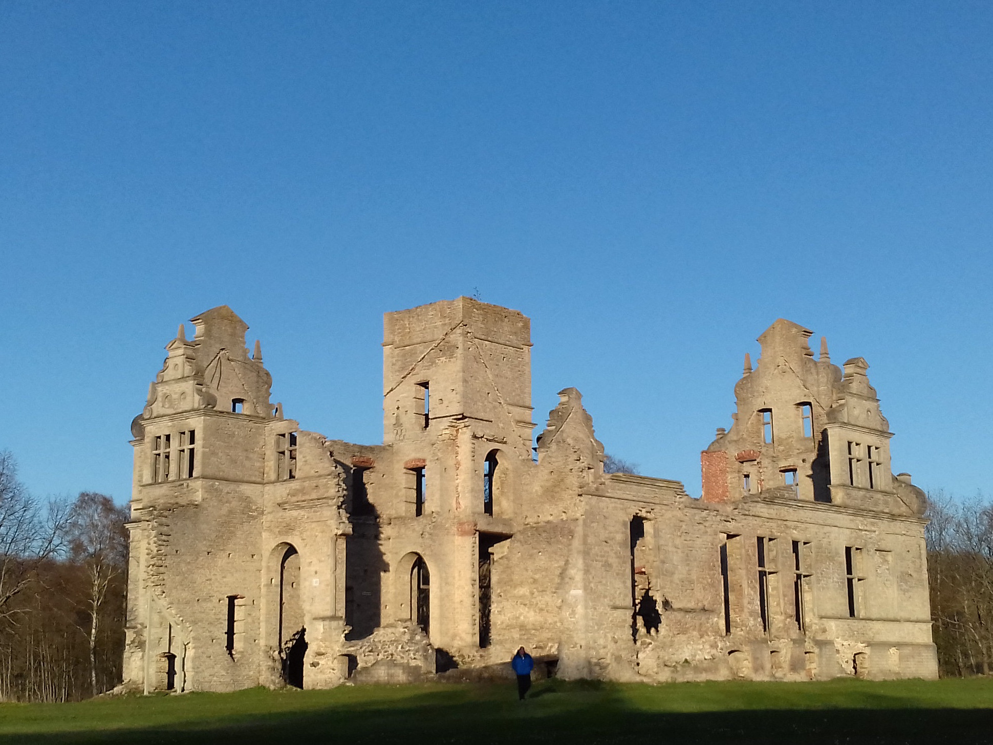 Photo. Ungru loss. Related to the Manite family. Located in Hm 8800:3 rephoto