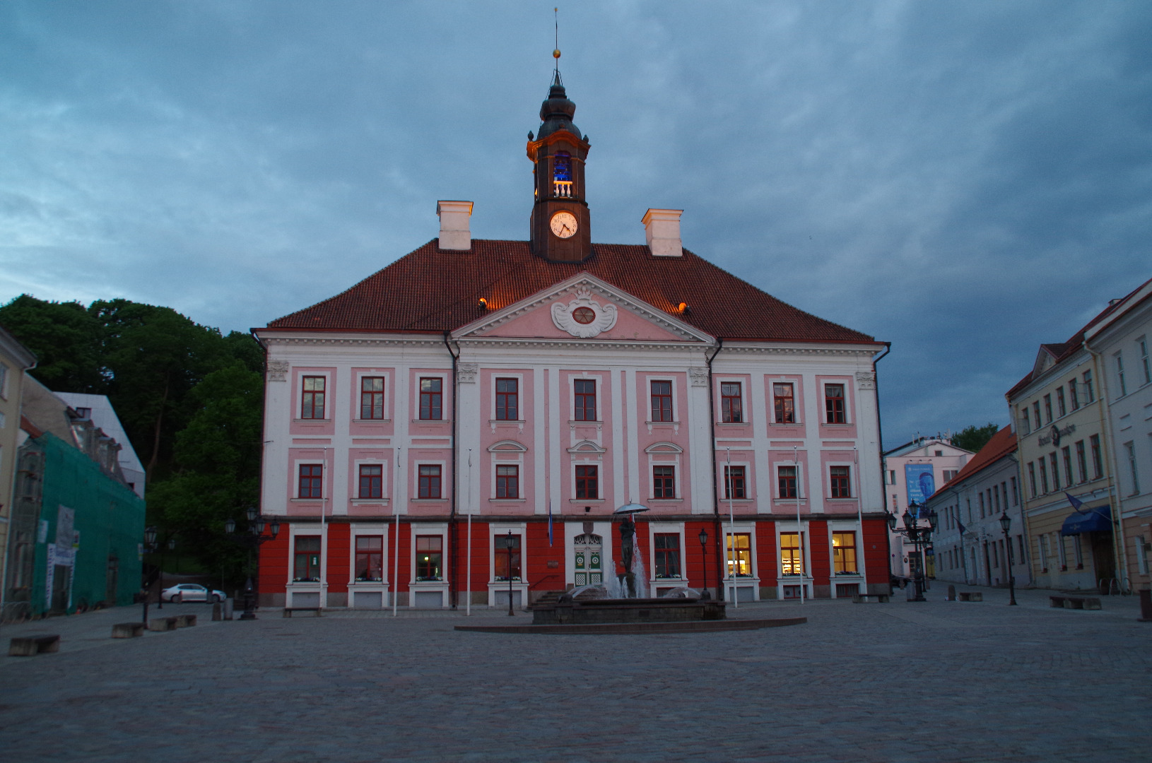 Estonia : Tartu Raekoda = Raekoda rephoto
