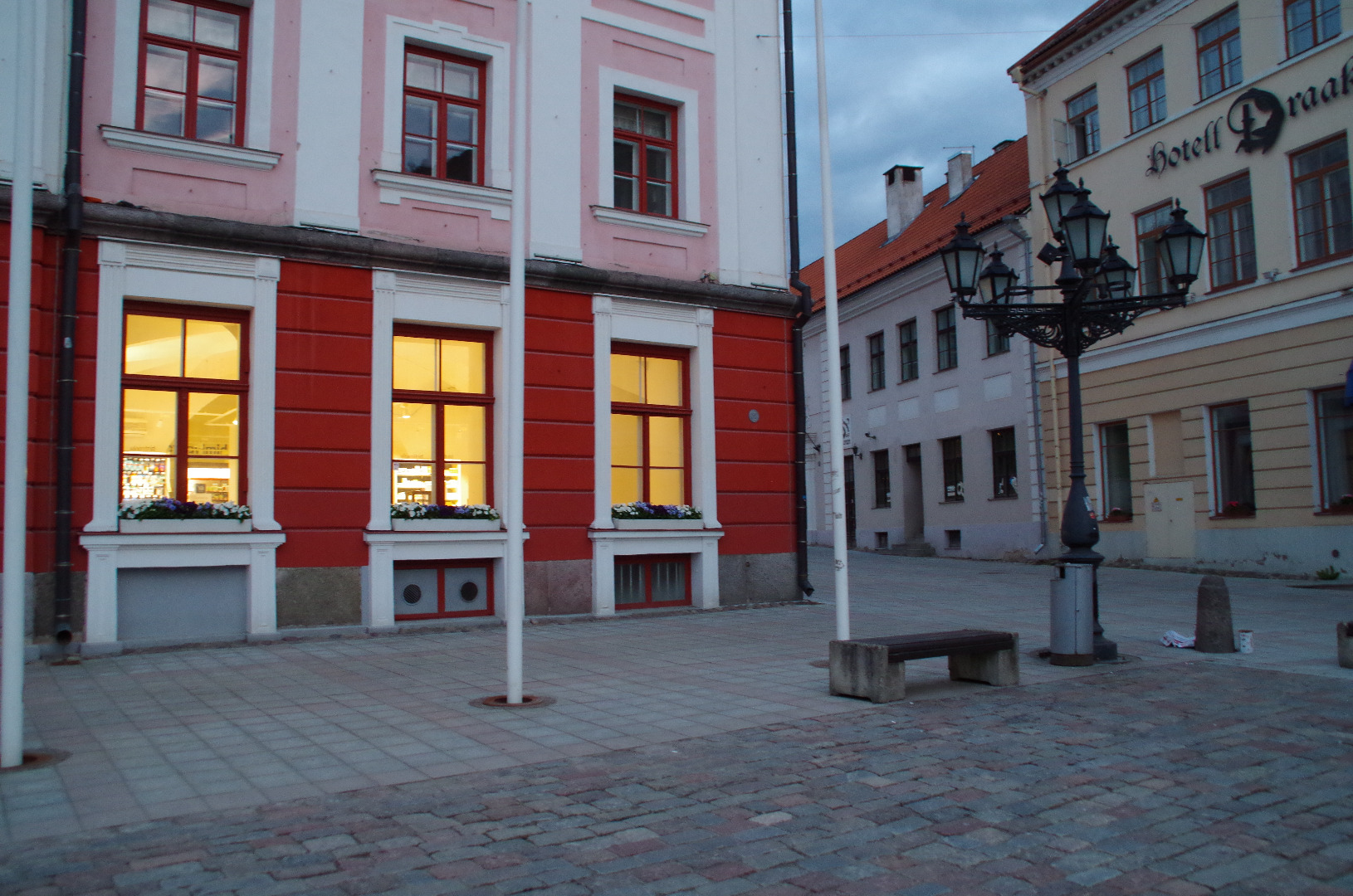 Reception of German occupation forces in Tartu in 1918. In the middle of the oberst Bufrick. rephoto