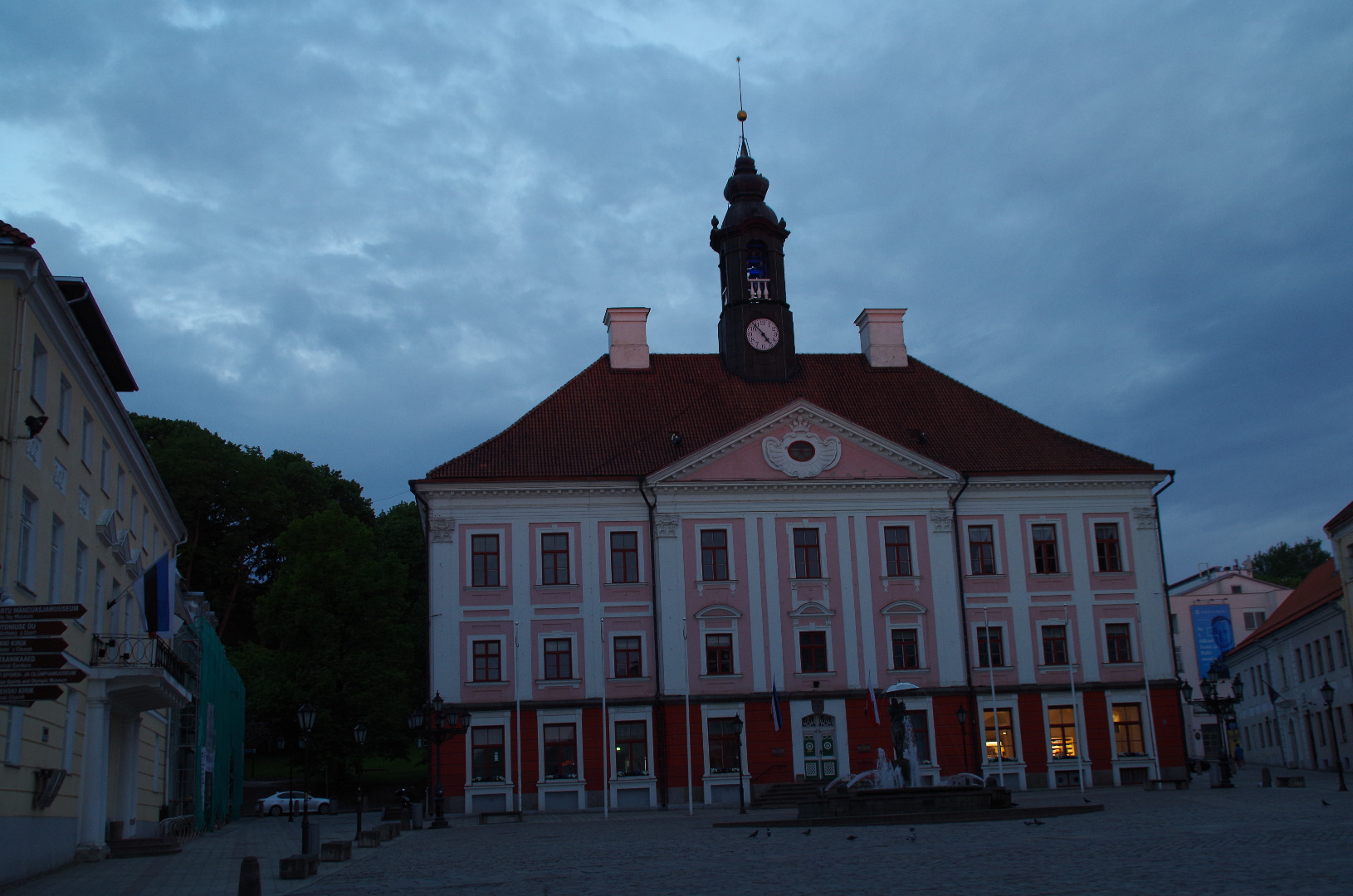 Tartu raekoda, Raekoja plats. 1937
Autod, inimesed platsil. rephoto