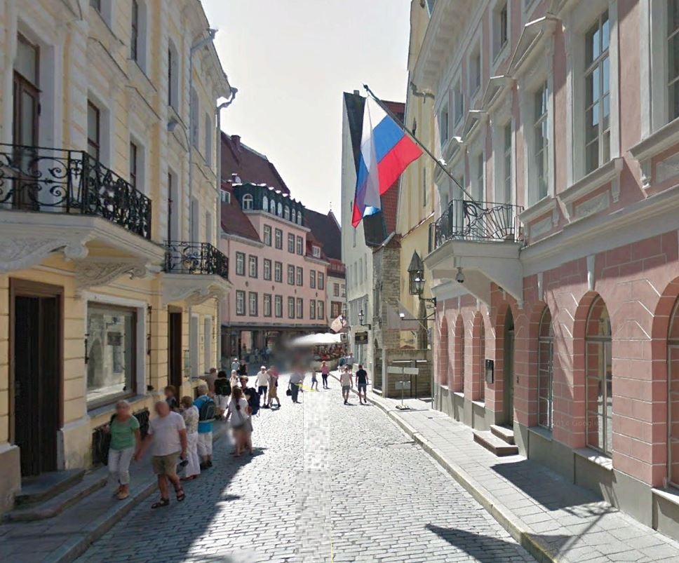 Demonstratsioon Tallinnas: demonstrandid Nõukogude saatkonna ees 1940.a. rephoto