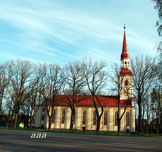 Räpina Miikaeli kirik, vaade põhjast. Tornikiiver Reinhold Guleke rephoto
