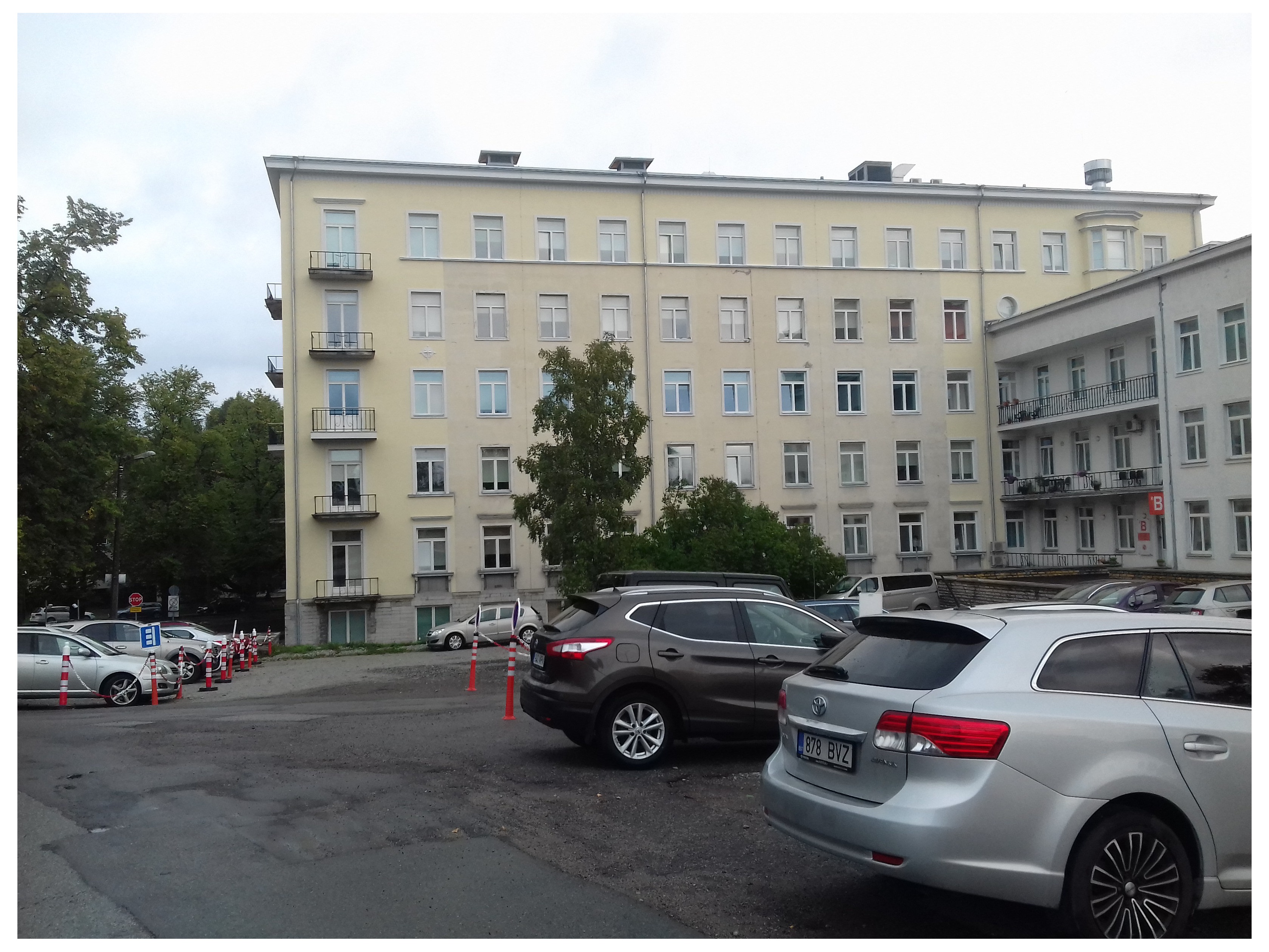 Hooned Tallinna Keskhaigla hoovis rephoto