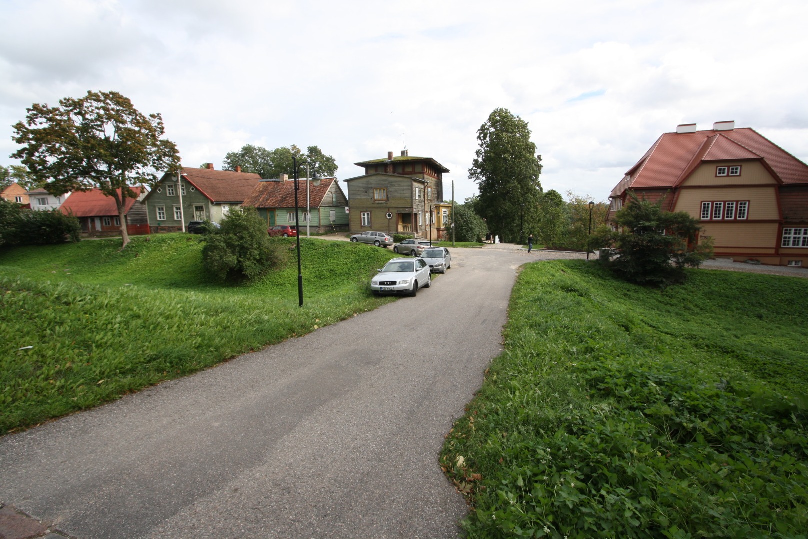 trükipostkaart, Viljandi, Trepimägi (ülaosa enne ristumist Oru tn), järv, koloreeritud, u 1910, Verlag von A. Tõllasepp rephoto
