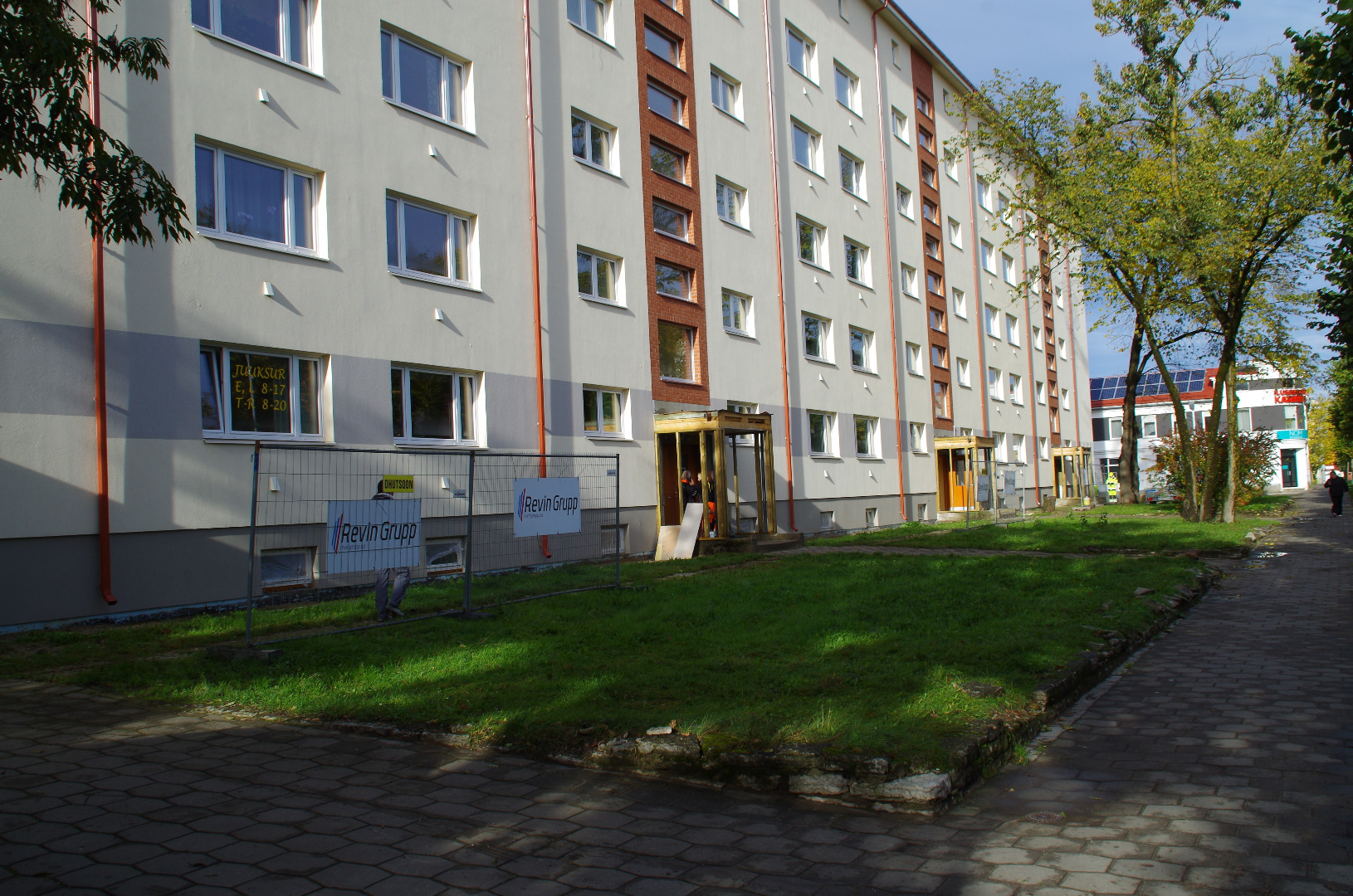 Uus elamu Rakveres Laial tänaval rephoto