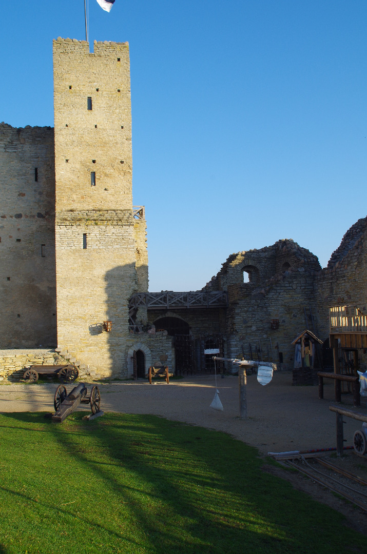 Rakvere Ordulinnuse Gate under the idator rephoto