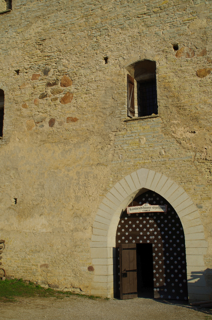The south side of the Rakvere Order, view of the inner courtyard rephoto