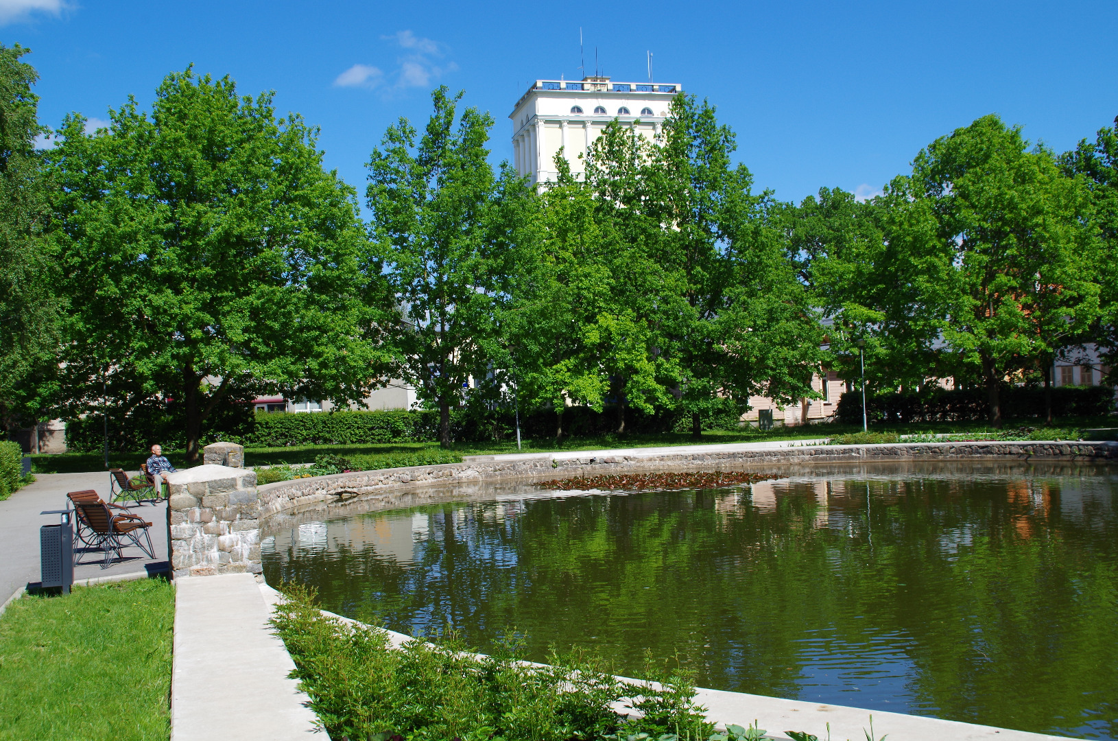 Tiiginurk Theatre "Vanemuise" in the park next to a small house, in the back of Tiigi Street new houses rephoto