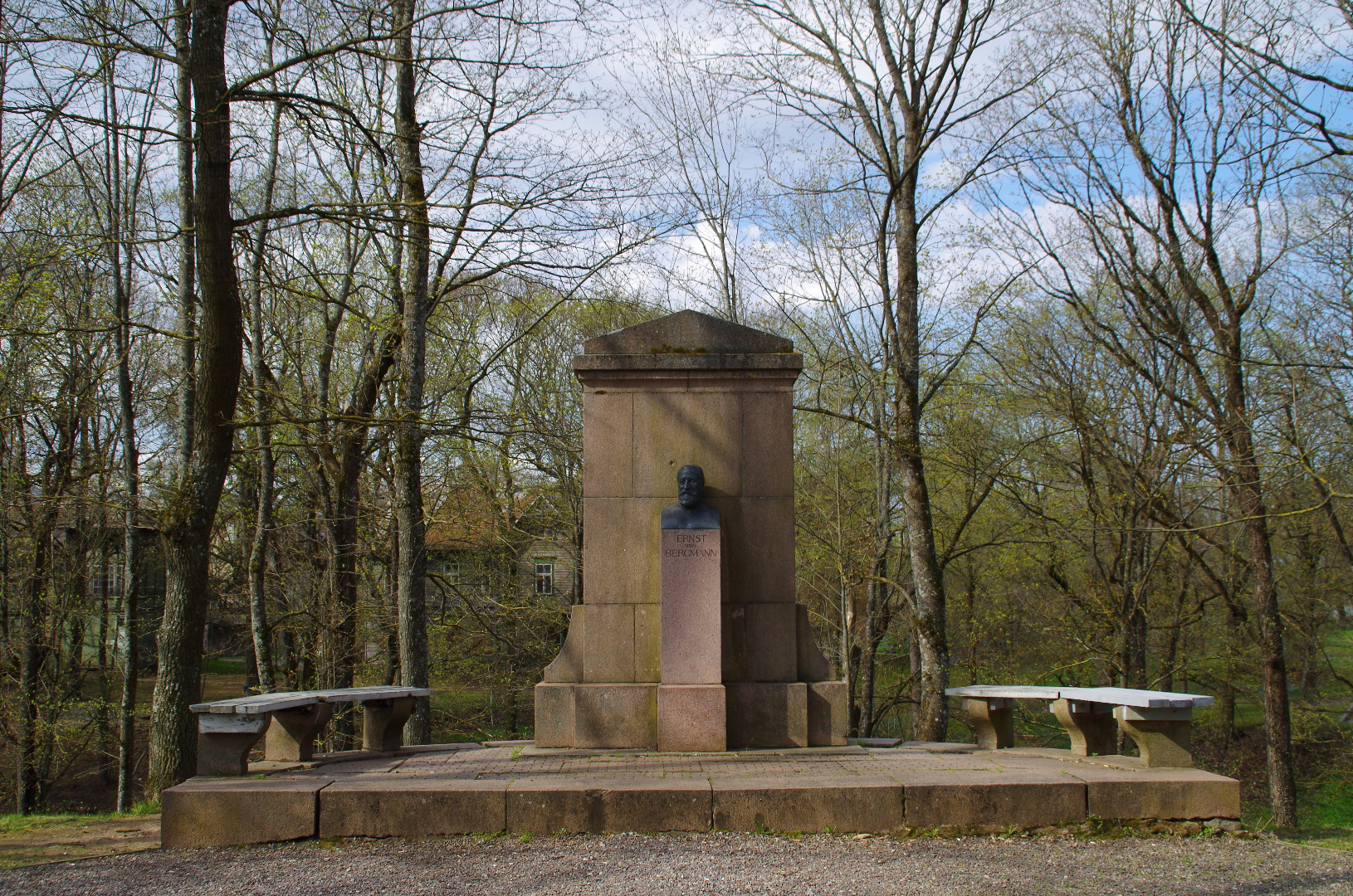 Bergmann, seriously. Monument in Tartu Toomemäe rephoto