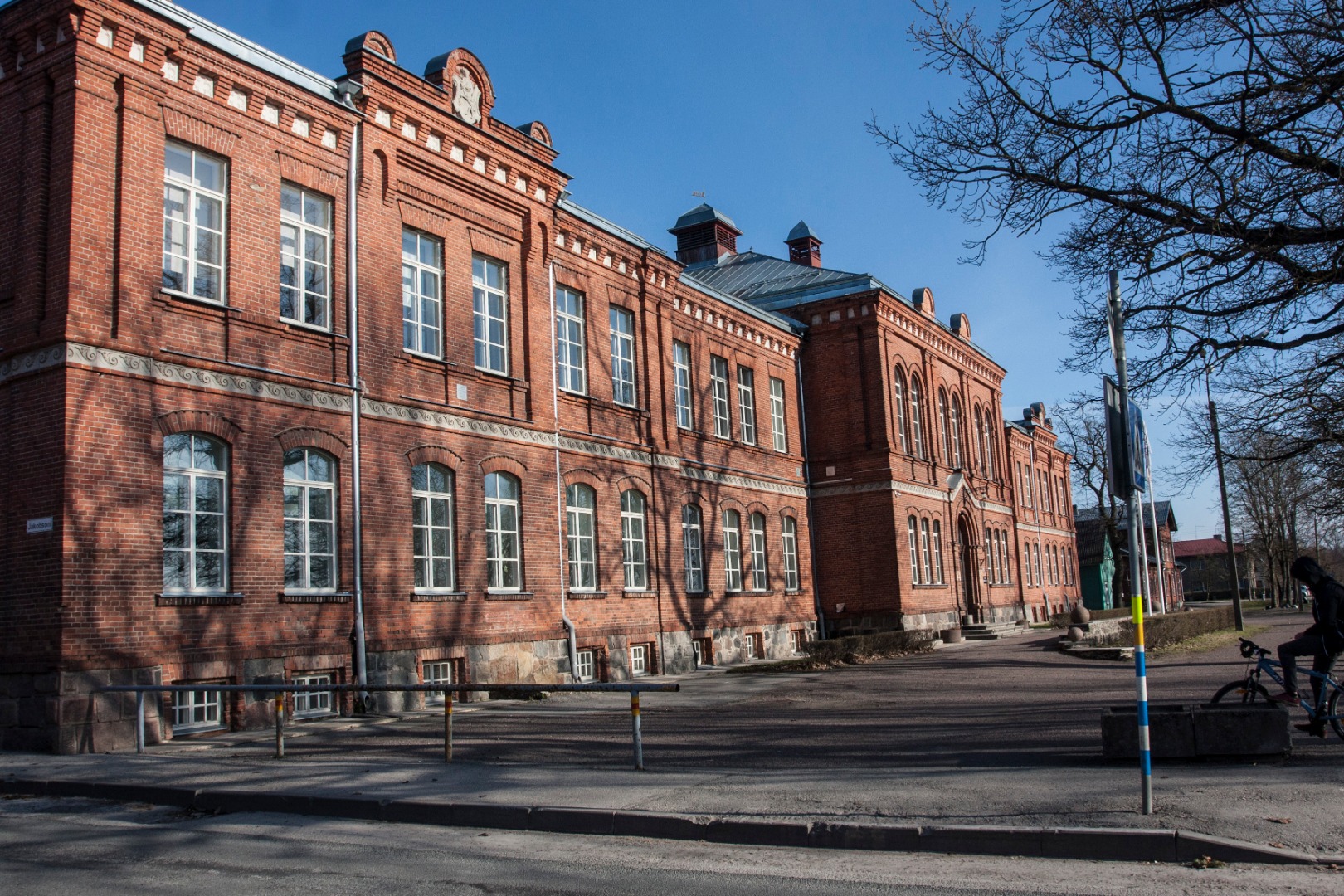trükipostkaart, Viljandi, Uueveski tee 1, maagümnaasium,u 1905, Verlag von A. Tõllasepp rephoto