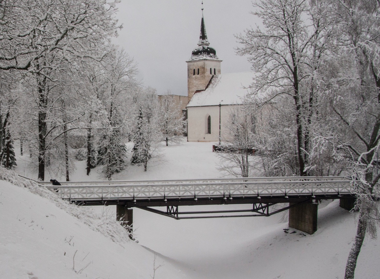 foto albumis, Viljandi, lossimäed, Varesesild, järve poolt,taga Jaani kirik, talv, u 1930, foto J. Riet rephoto