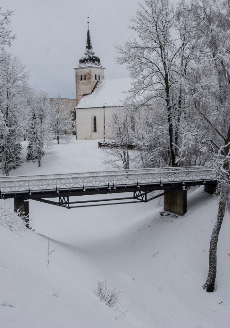 foto albumis, Viljandi, lossimäed, Varesesild, eemal Jaani kirik, talv, u 1935, foto J. Riet rephoto