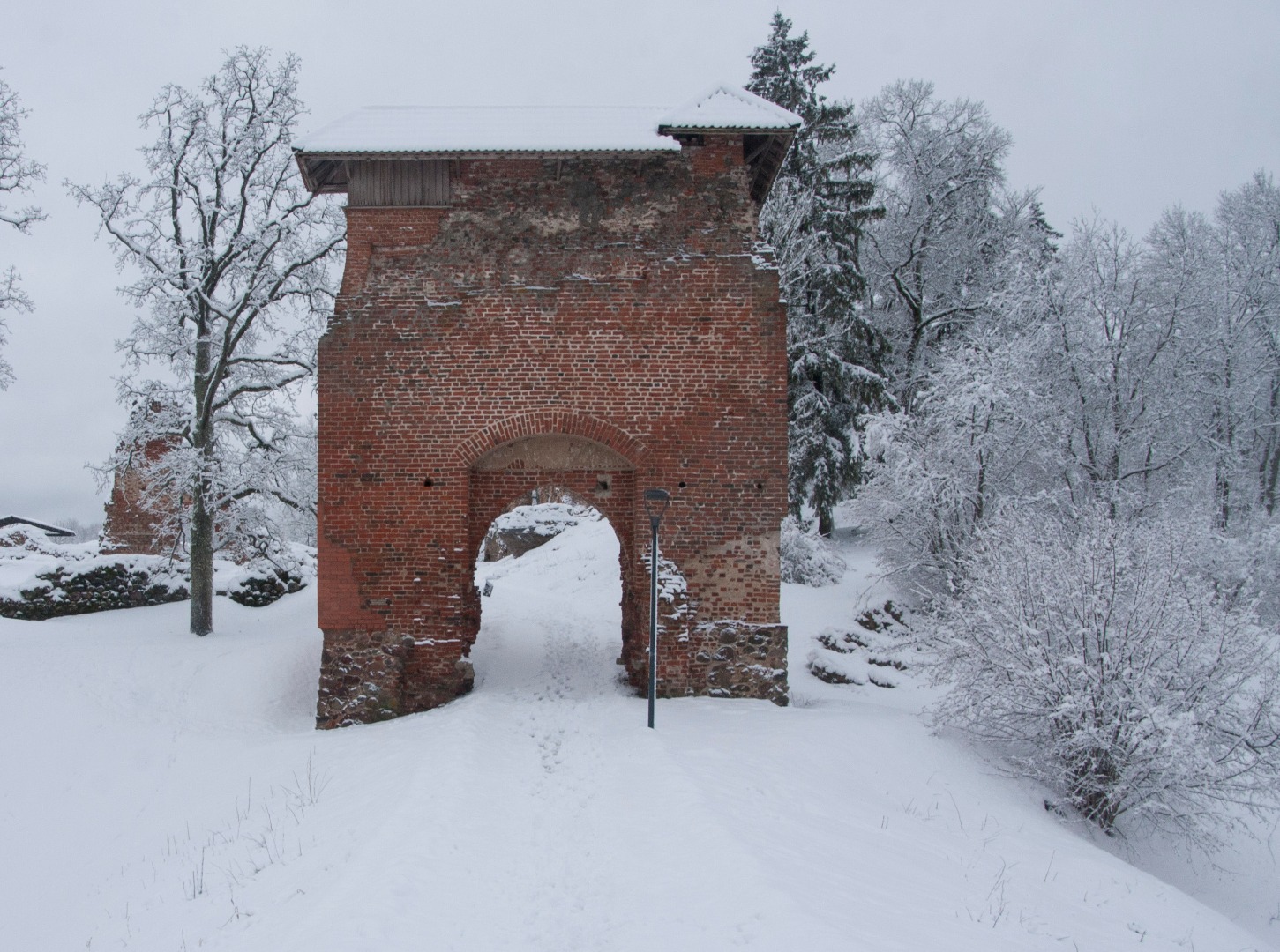 fotonegatiiv, Viljandi, Lossivärava esine talvel (Kirsimäe pool) rephoto