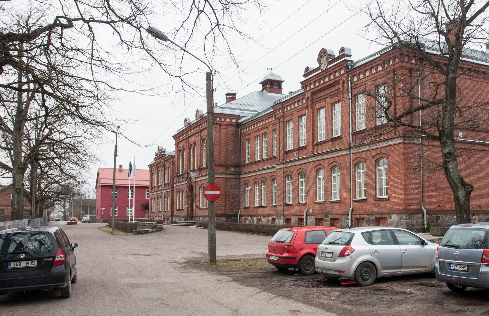 Photo with printed choir underpaper: Viljandi II Secondary School. Photo under the underpaper: "W.Staden, Jurjew" rephoto