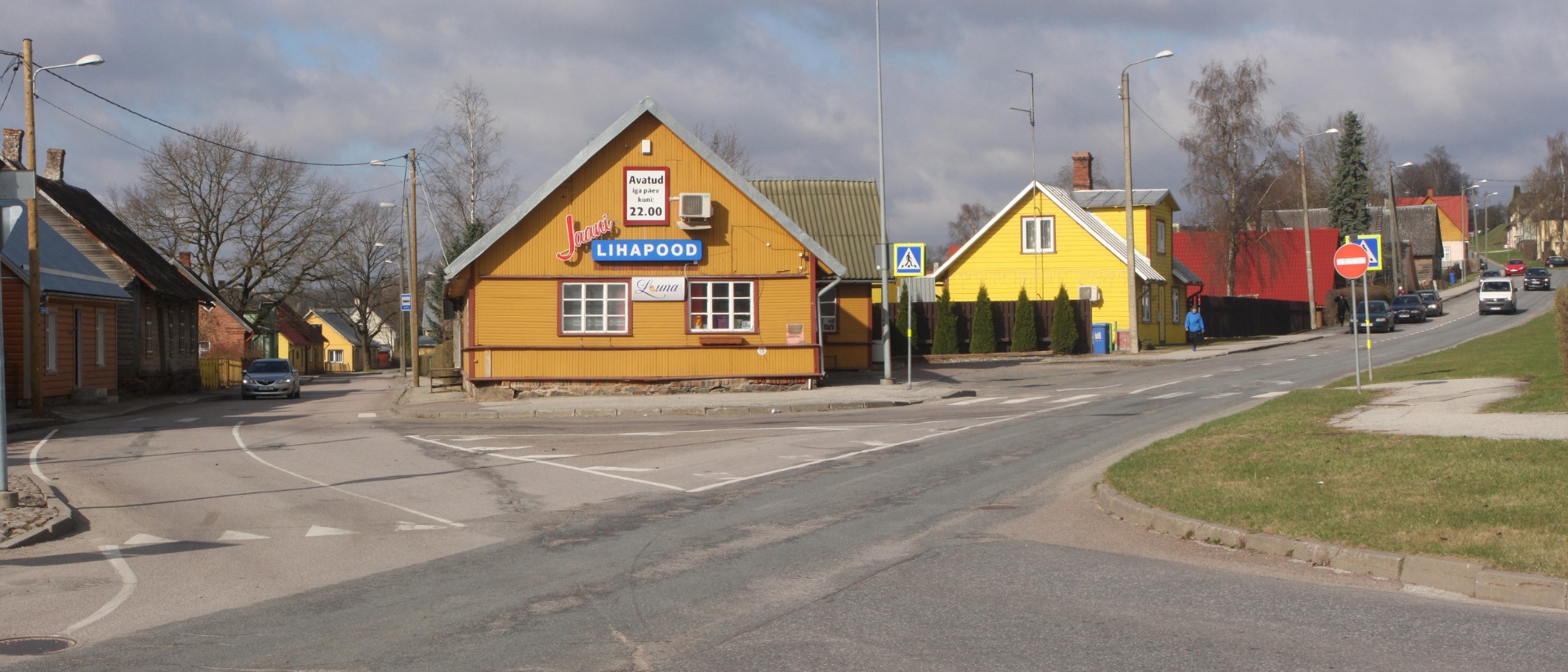 foto, Viljandi, Jakobsoni tn- Tartu tn ristmik, pood Leib-Sai (Kaika pood), u 1975 rephoto