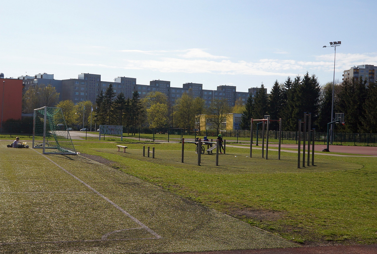 Väike- Õismäe, view of building with an empty space on the front, Panoraam 1-C rephoto
