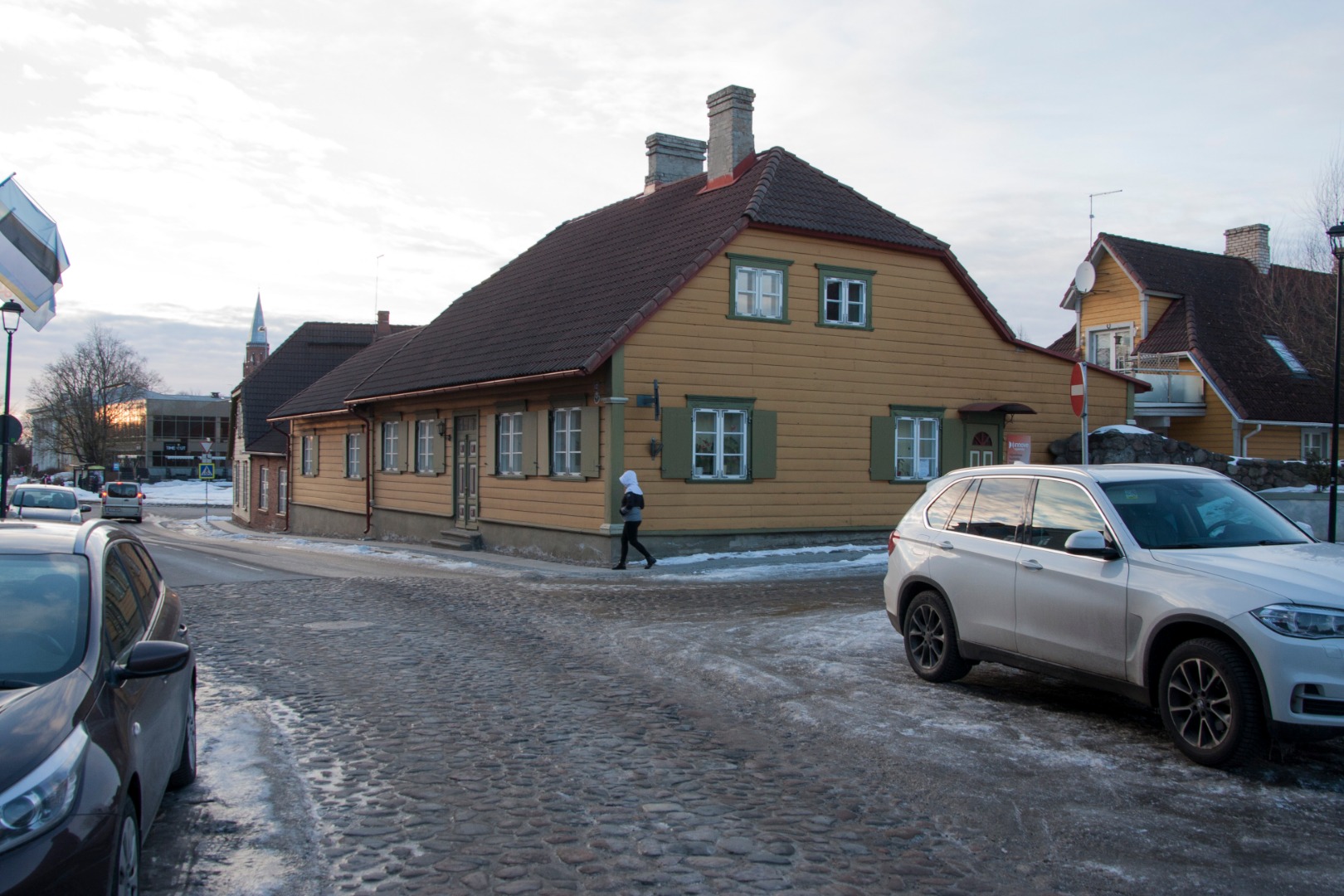 foto, Viljandi, Kauba tn 12, restaureerimisvalitsuse hoone enne renoveerimist u 1985 rephoto