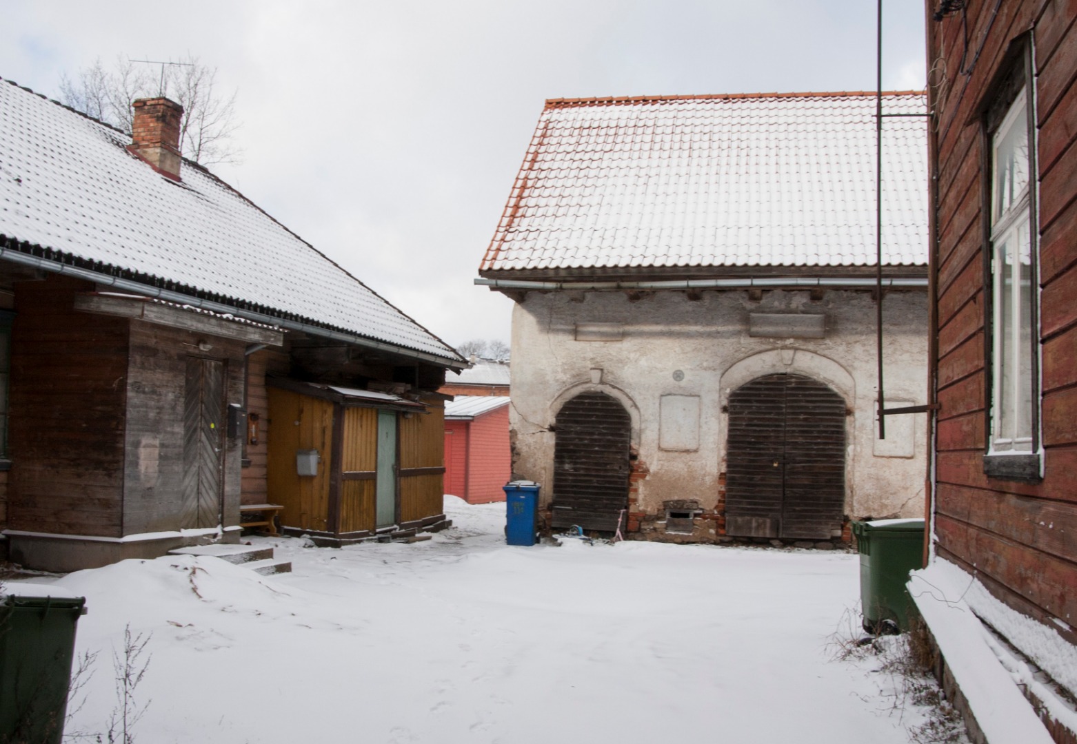 foto, Viljandi, Lossi t 11, hoov, ait, 1980, foto E. Veliste rephoto