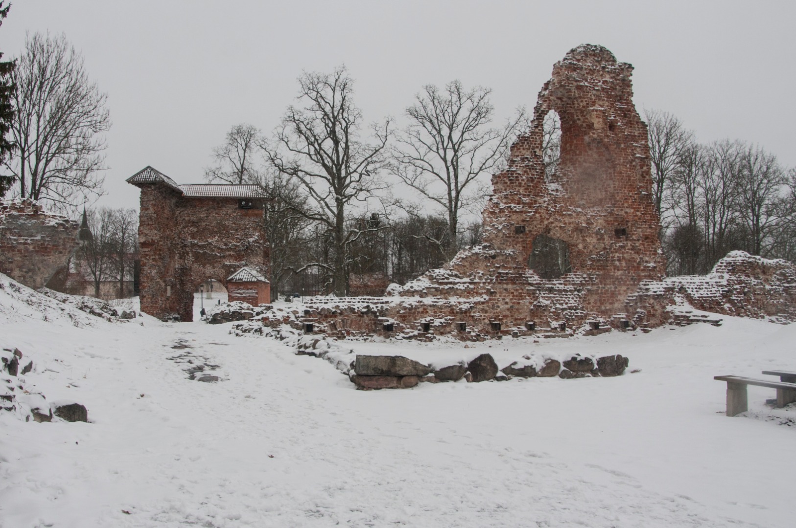 foto albumis, Viljandi, lossimäed, Kaevumägi, Munk, värav, talv, u 1930, foto J. Riet rephoto