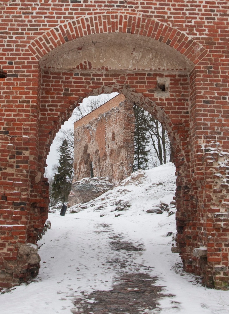 foto albumis, Viljandi, lossimäed, värav, Suurmüür, talv, u 1930, foto J. Riet rephoto