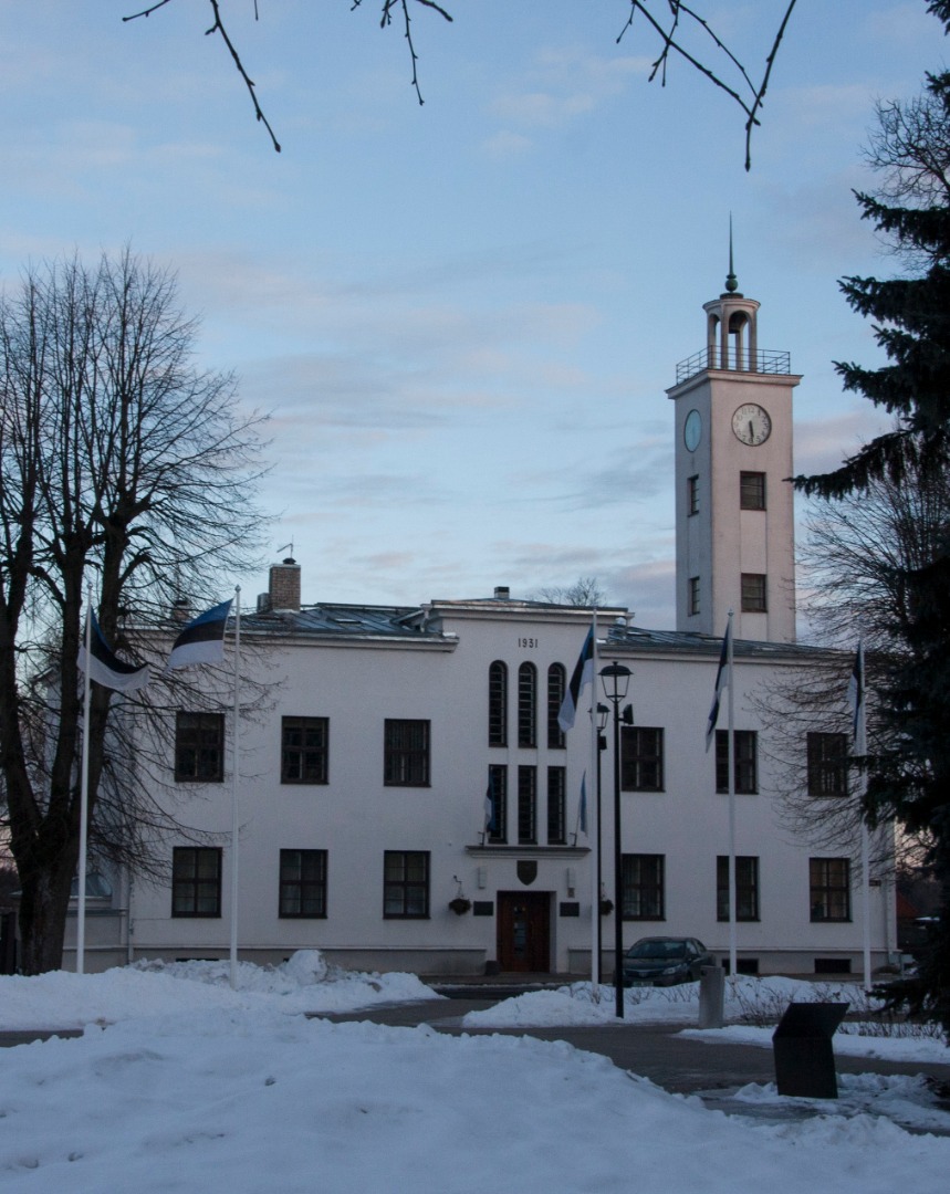 foto, Viljandi, Linnaväljak, raekoda, u 1970, foto E. Veliste rephoto