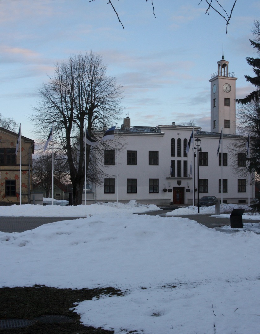 foto, Viljandi, Linnaväljak, raekoda, u 1970, foto E. Veliste rephoto