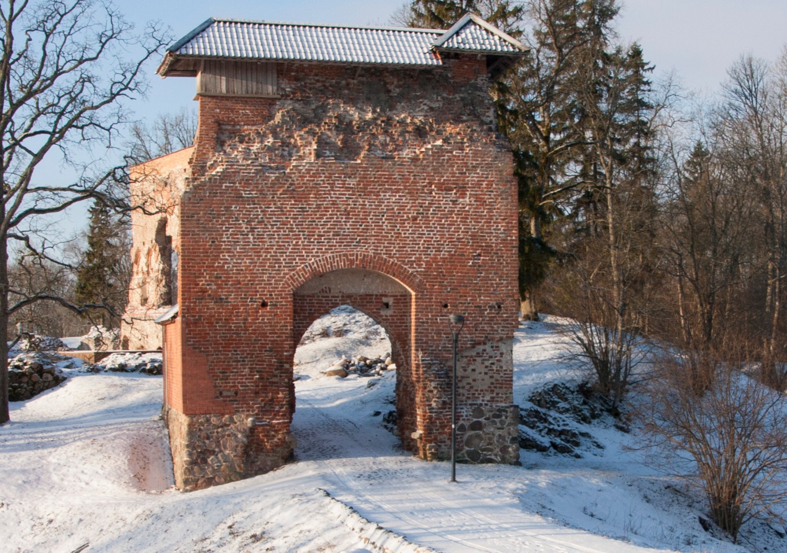 foto albumis, Viljandi, lossimäed, väravaosa, talv, u 1930, foto J. Riet rephoto