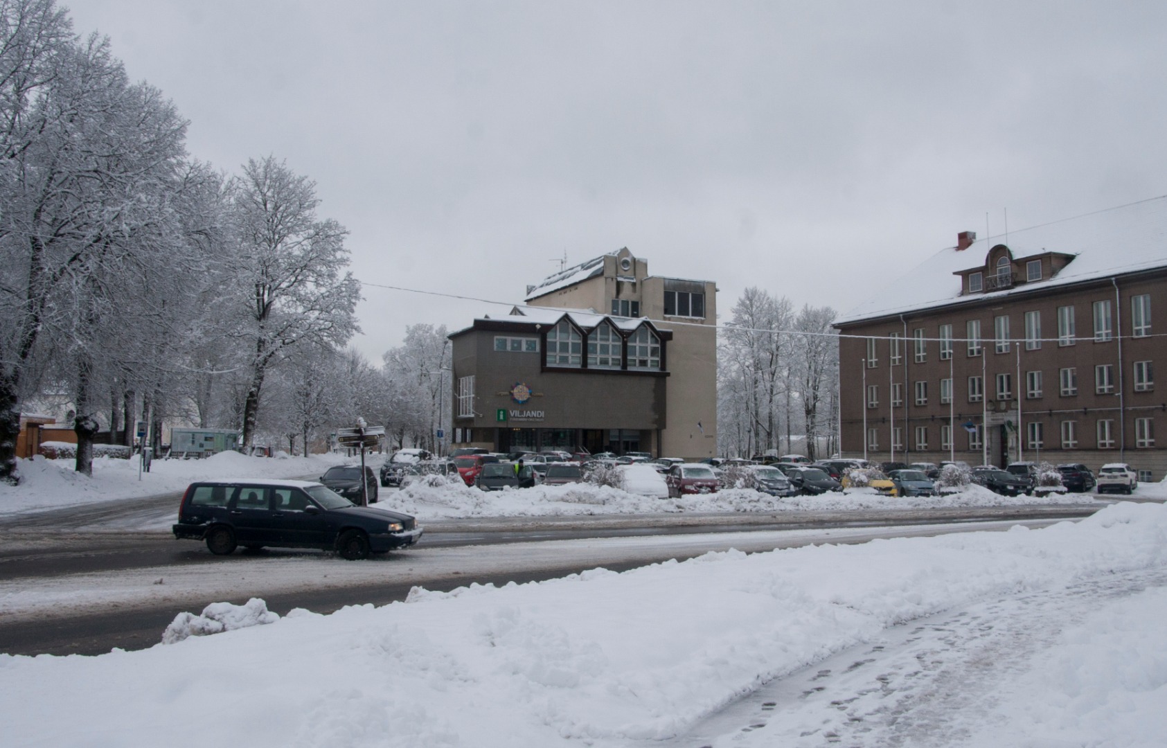 foto, Viljandi, Tallinna-Vaksali tn ristmik, mõisa kiviaed u 1920 F J.Riet rephoto