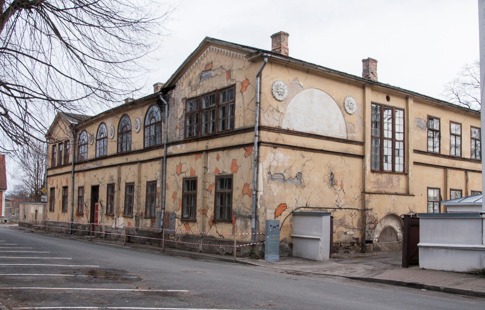 Viljandi Õhtukeskkooli hoone rephoto