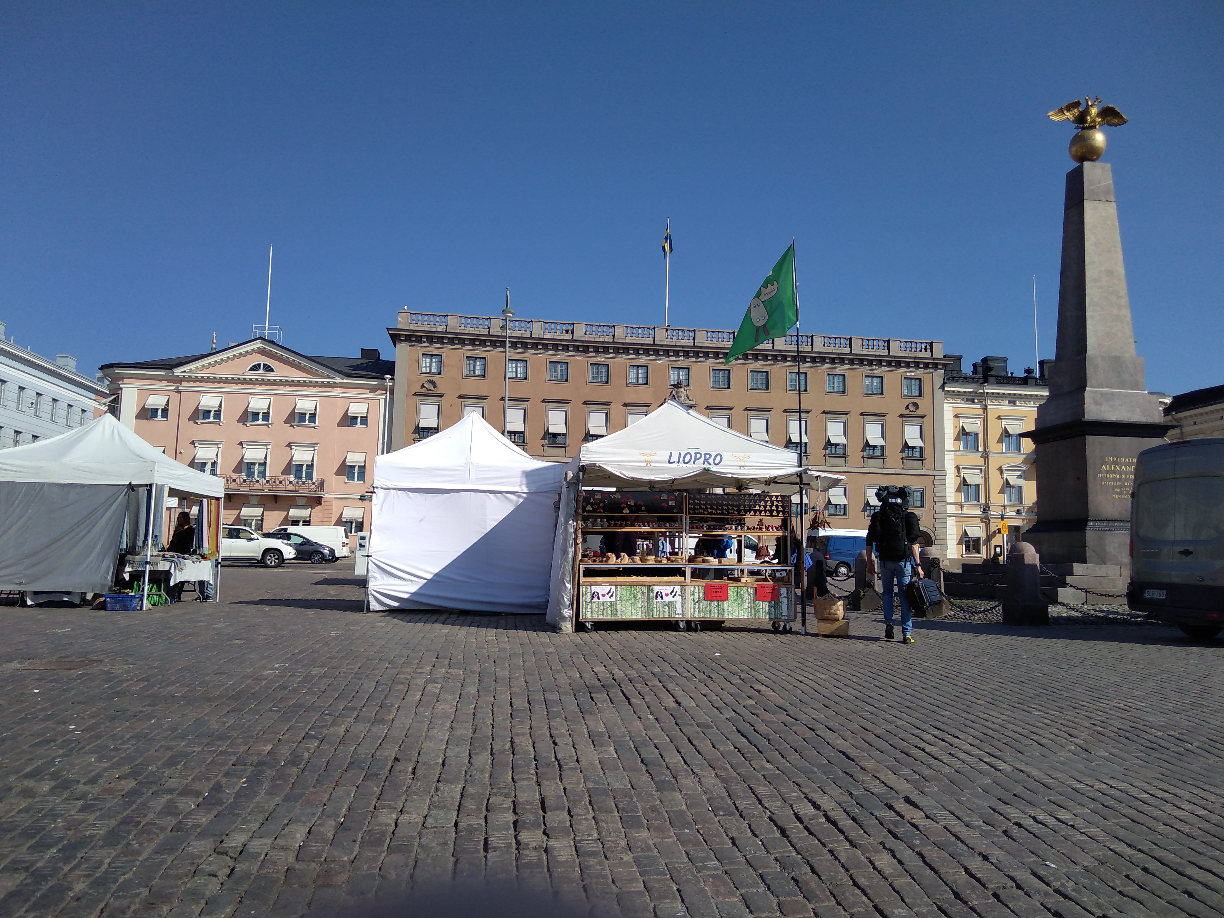 Venäläisiä jäätelökauppiaita Kauppatorilla rephoto