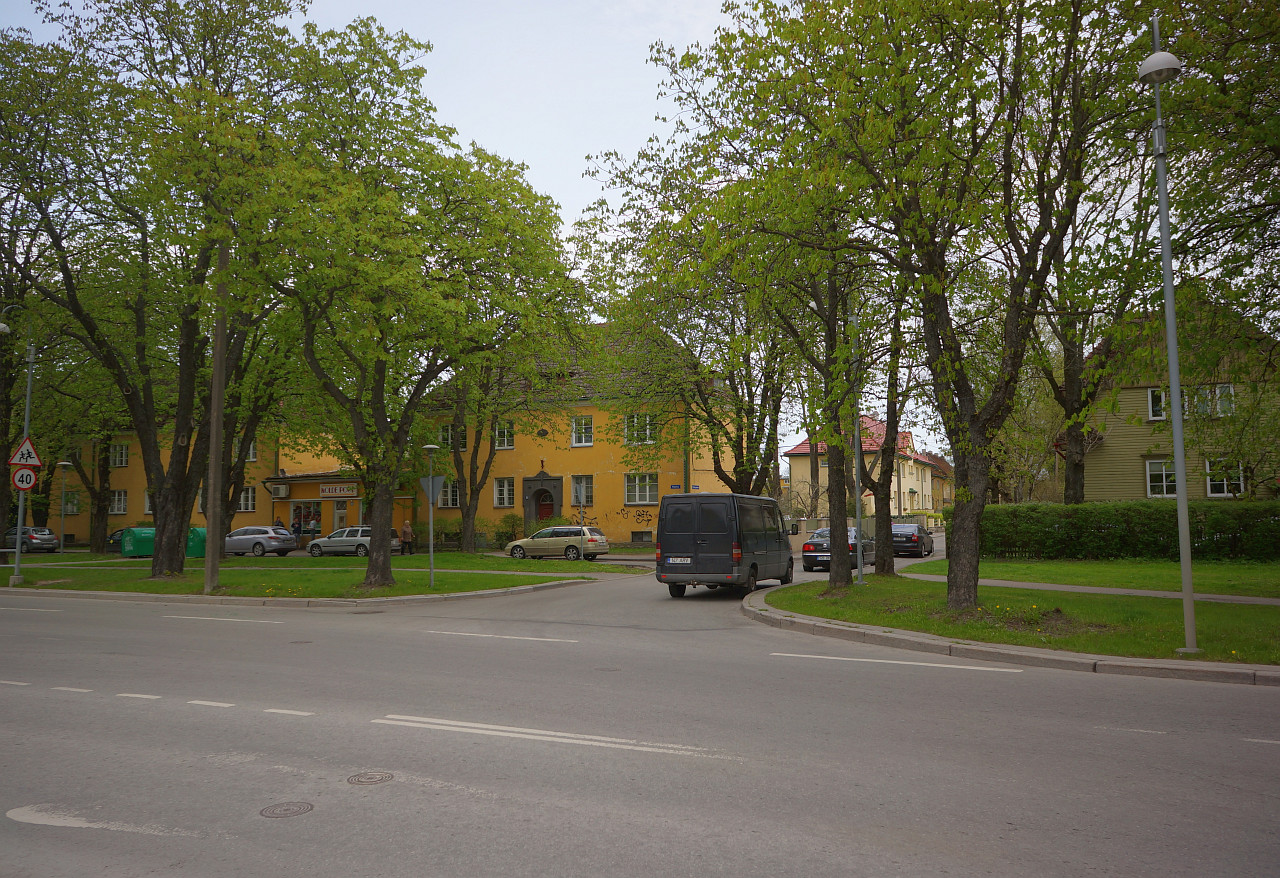 Tallinn, vaade uutele elamutele Ristiku ja Kolde tänava nurgal. rephoto