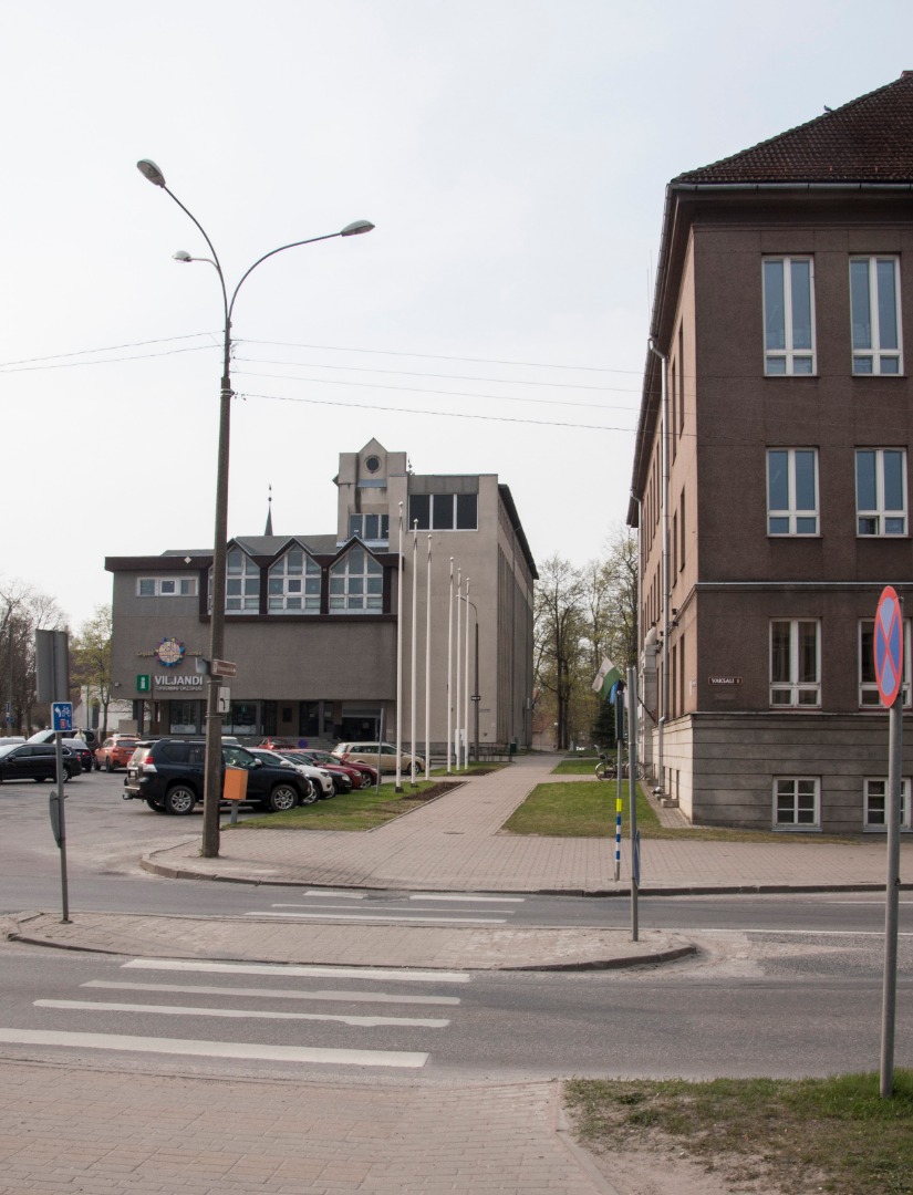 foto, Viljandi, Nõukogude väljak, parteimaja (ametite maja) ehitus (Vabaduse plats 6), aprill, 1981, foto E. Veliste rephoto
