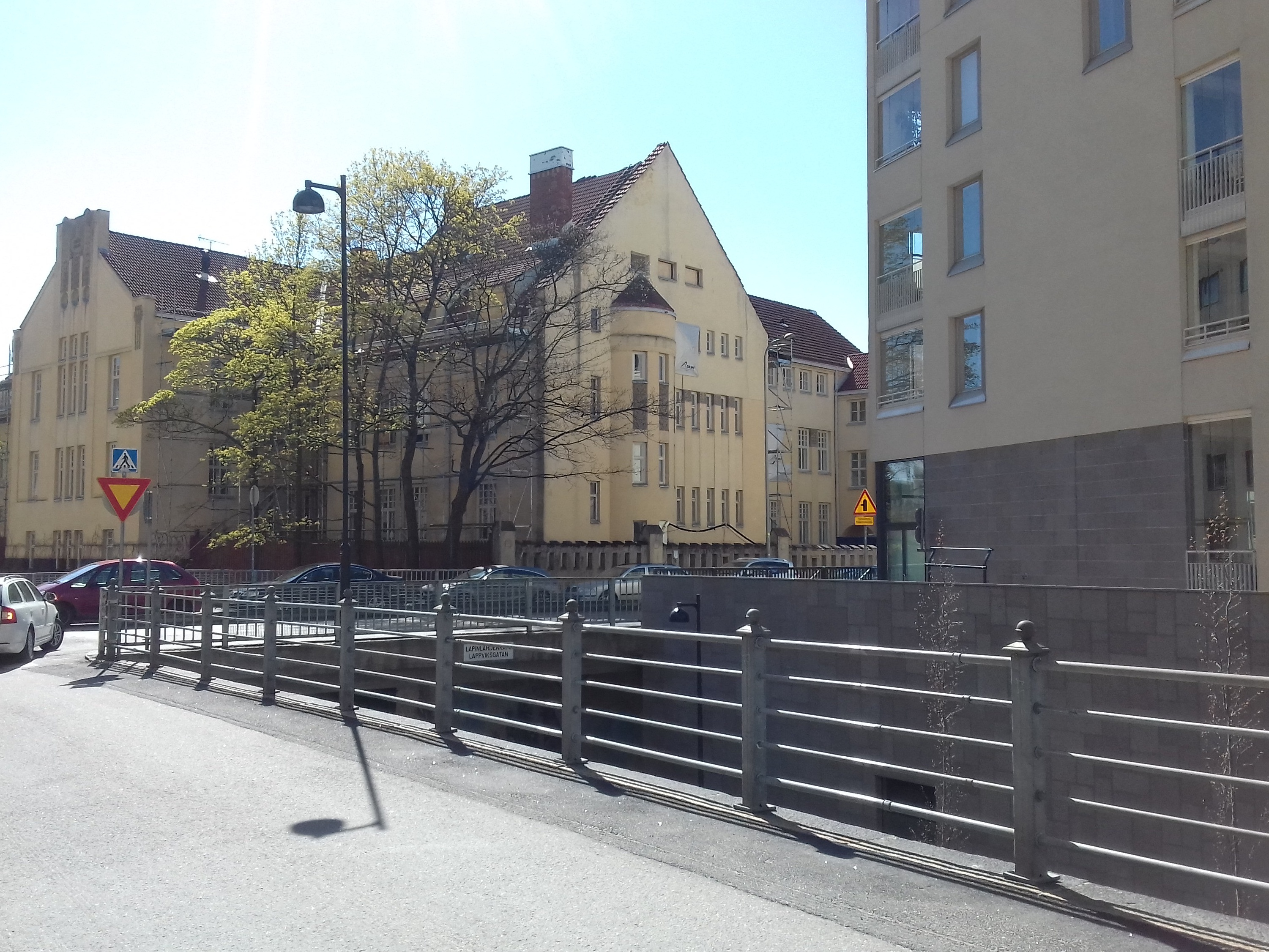 Marian sairaala Lapinlahdenkadun puolelta kuvattuna. rephoto