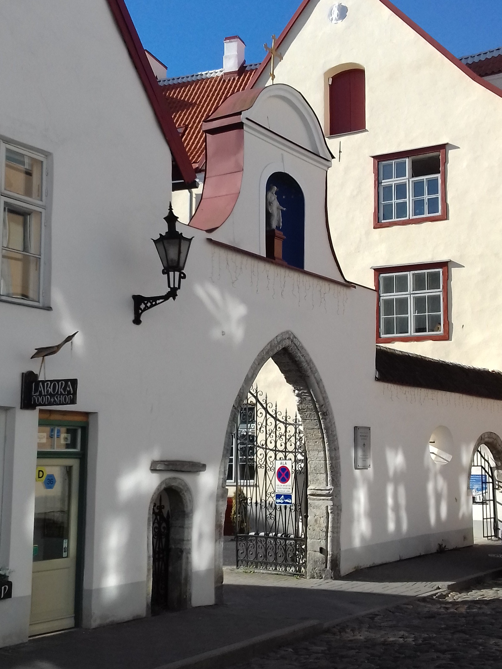 All-city. The Gate leading to the Dominican monastery court on the Russian street. Russian tn 18 before major reconstructions in 1918. rephoto