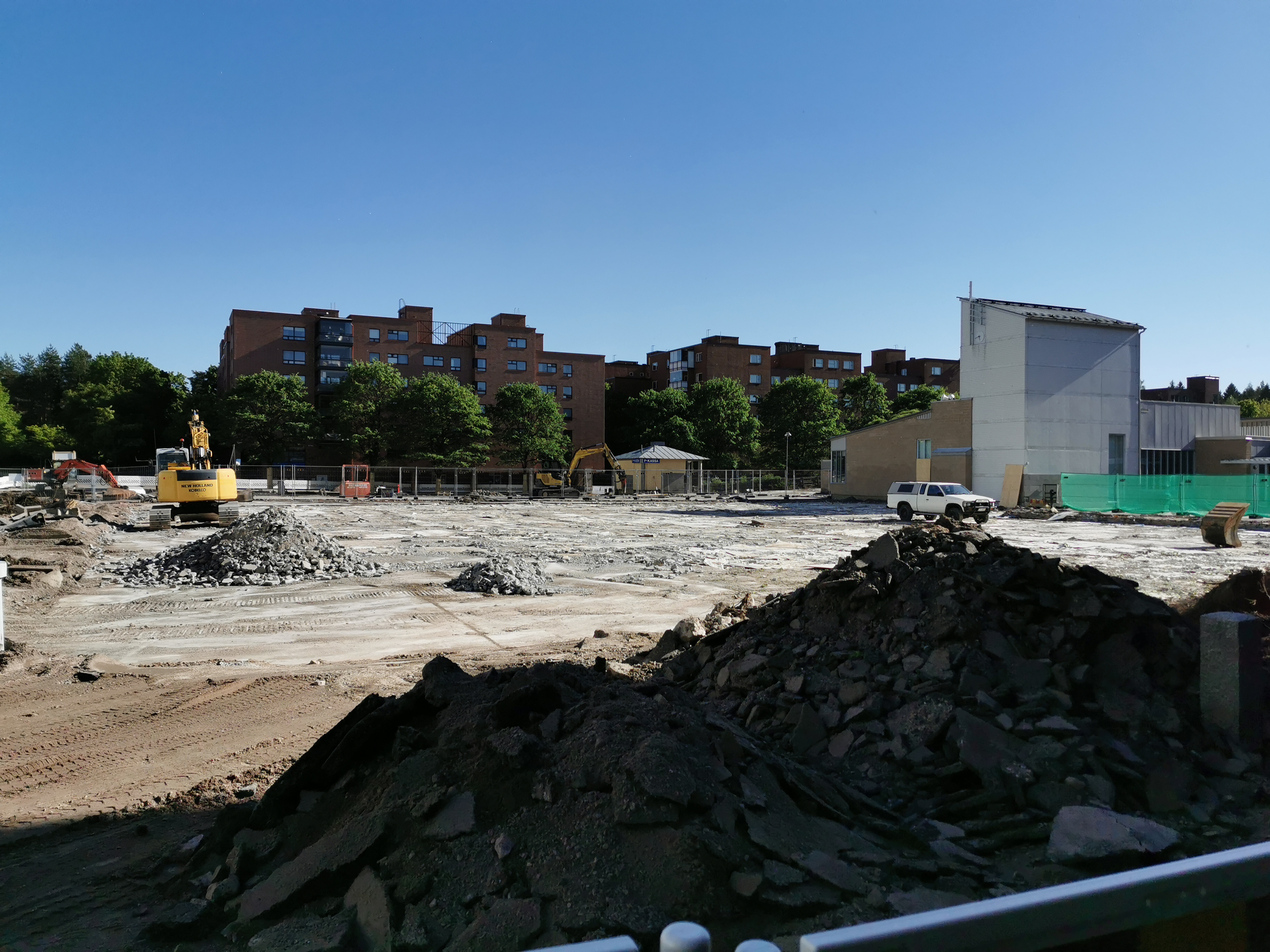Pasila, Länsi-Pasila. Maistraatinkatu 1:n rakennustyömaa.  Taustalla Pasilan puistotie 6. rephoto