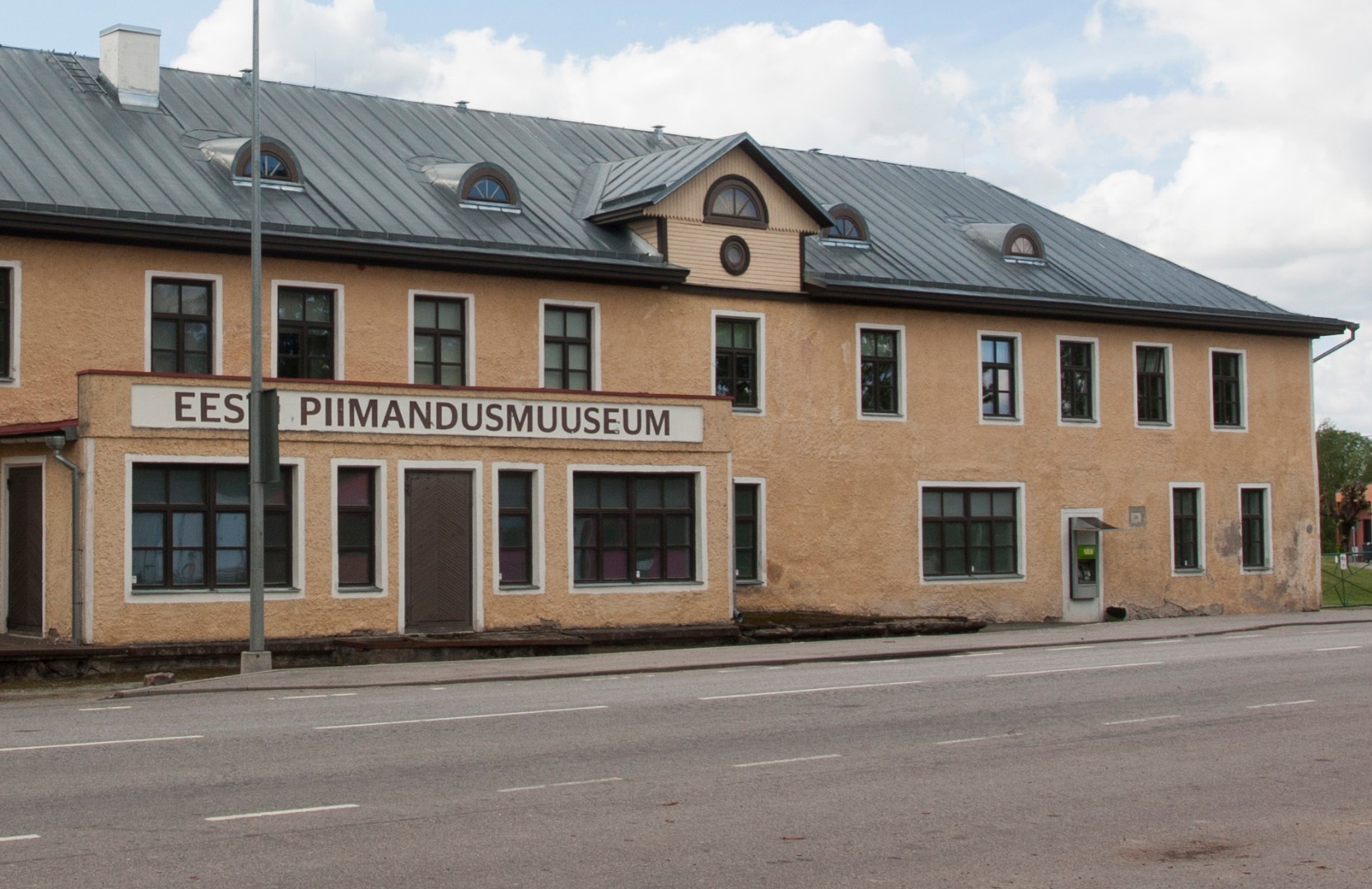 Imavere ÜPT hoone ja piimatoojad rephoto