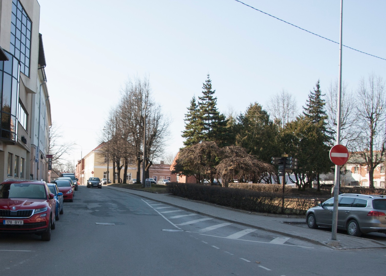 koloreeritud postkaart Viljandi Lossi tn, Tartu ja Kauba tn vahel u 1910 kirjastaja E.Ring rephoto