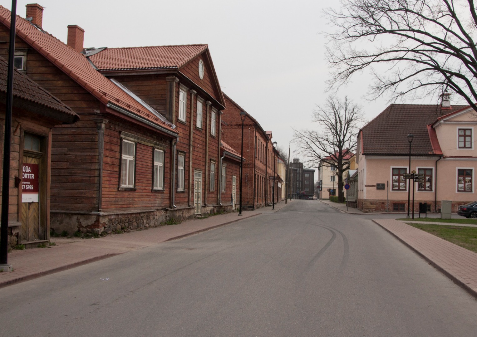 foto, Viljandi, Lossi tn, turuplats, paremal apteek, u 1880 rephoto