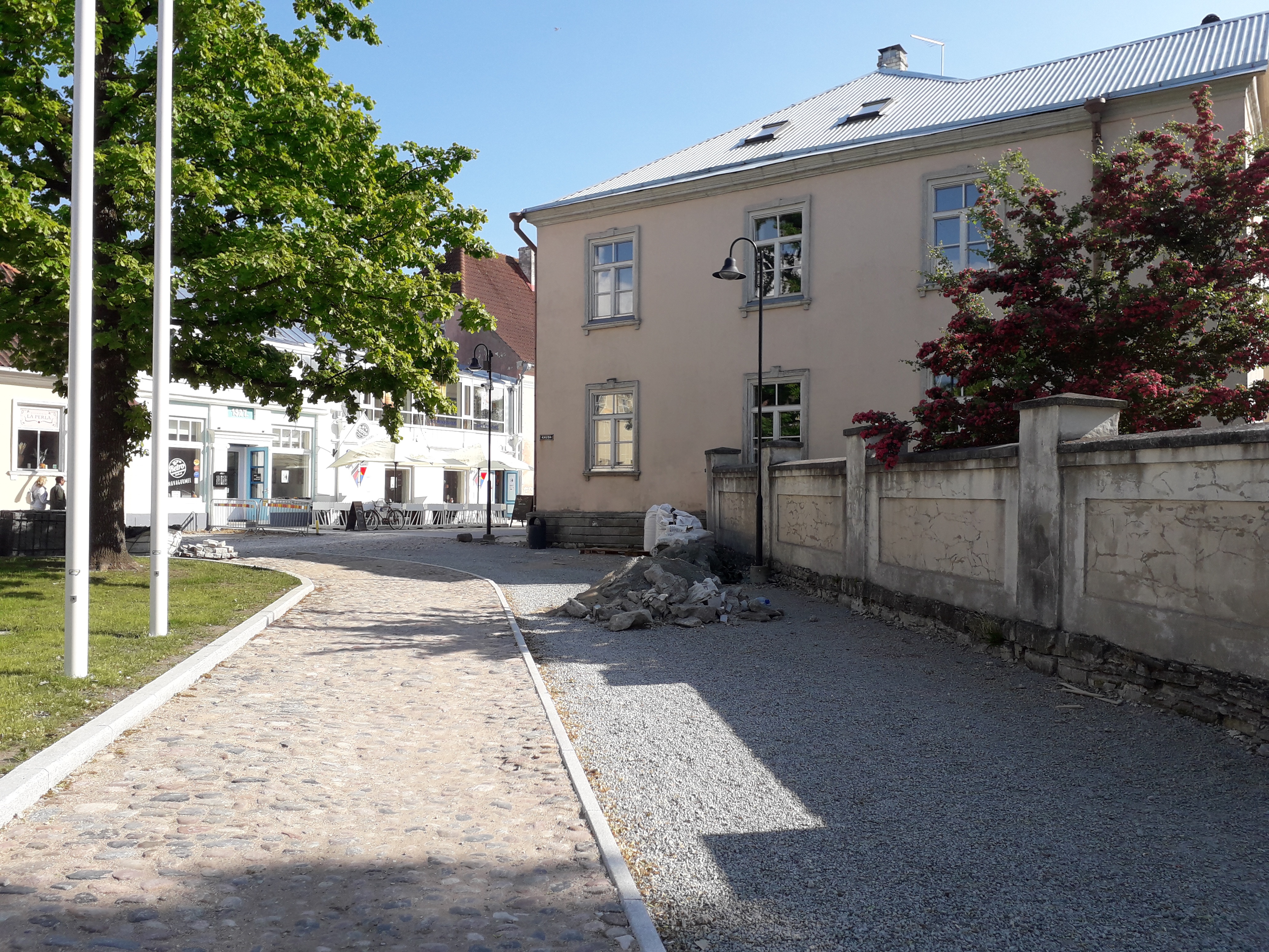 Kingissepa (Kuressaarre) city centre : view from 1 May to Tallinn Street rephoto