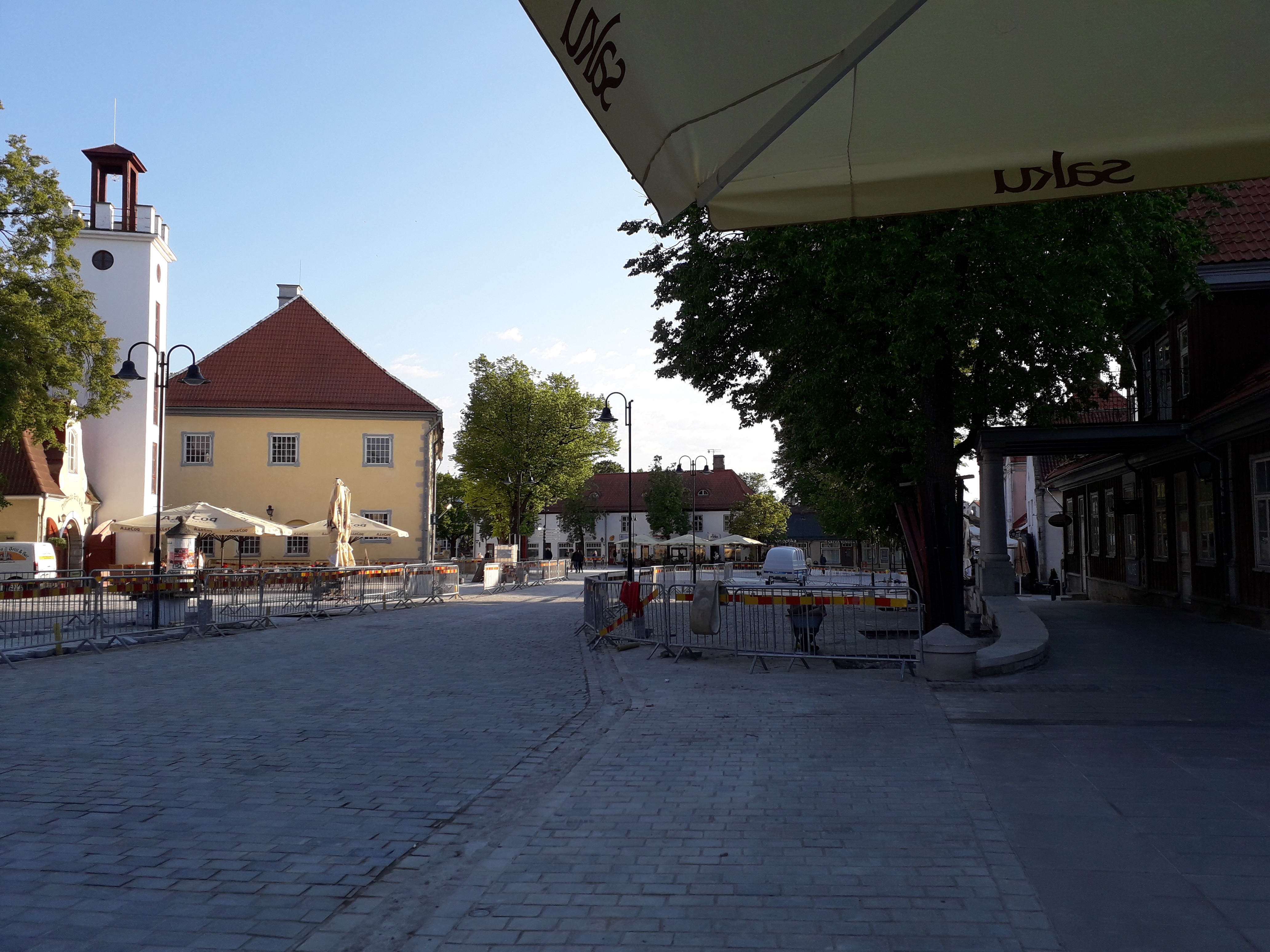 Kuressaare kesklinn, vaade Tallinna tänavalt turuplatsi poole rephoto