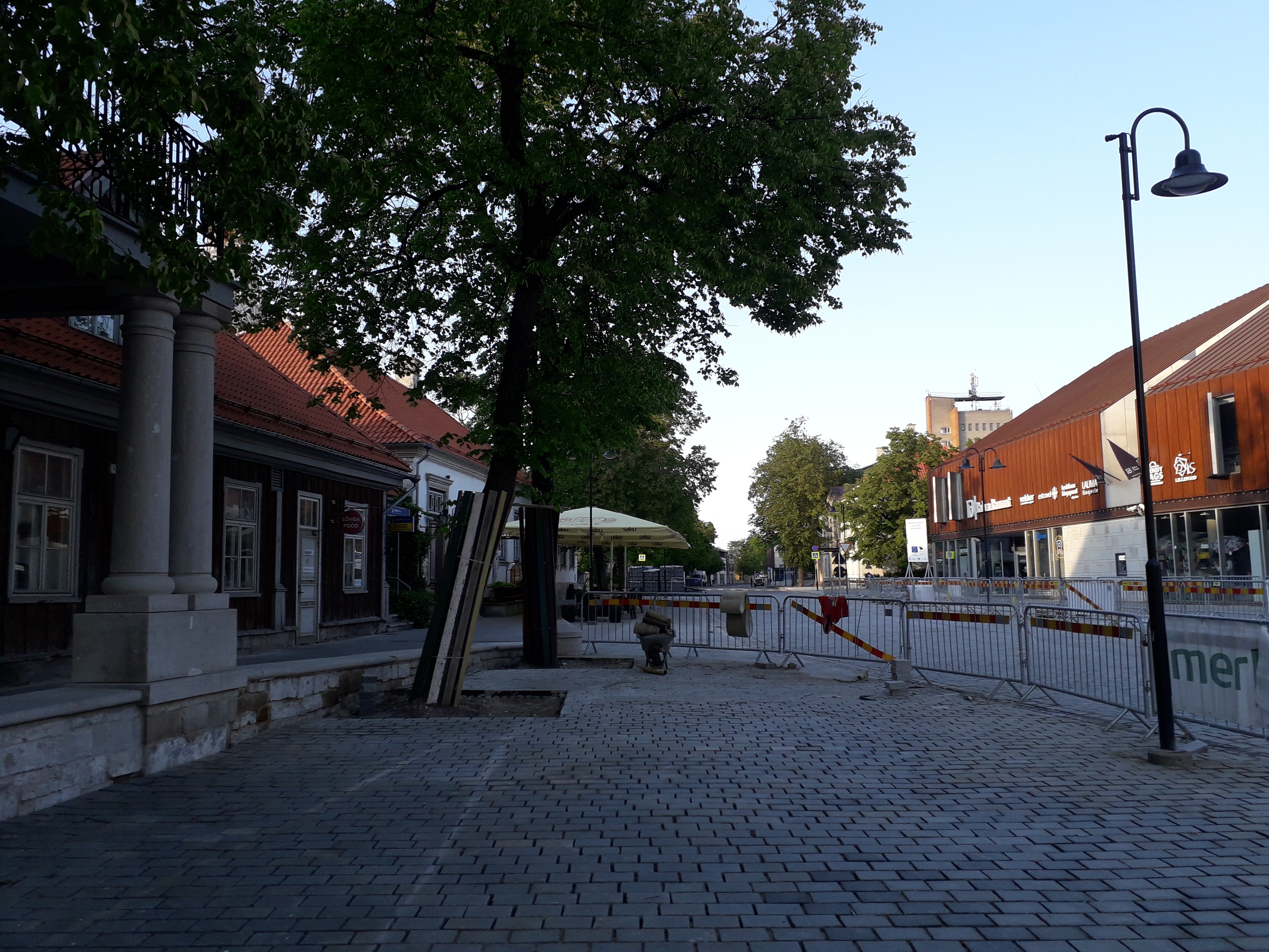 Kuressaare, Tallinna tänav, vaade kesklinnast Ruubi poole rephoto