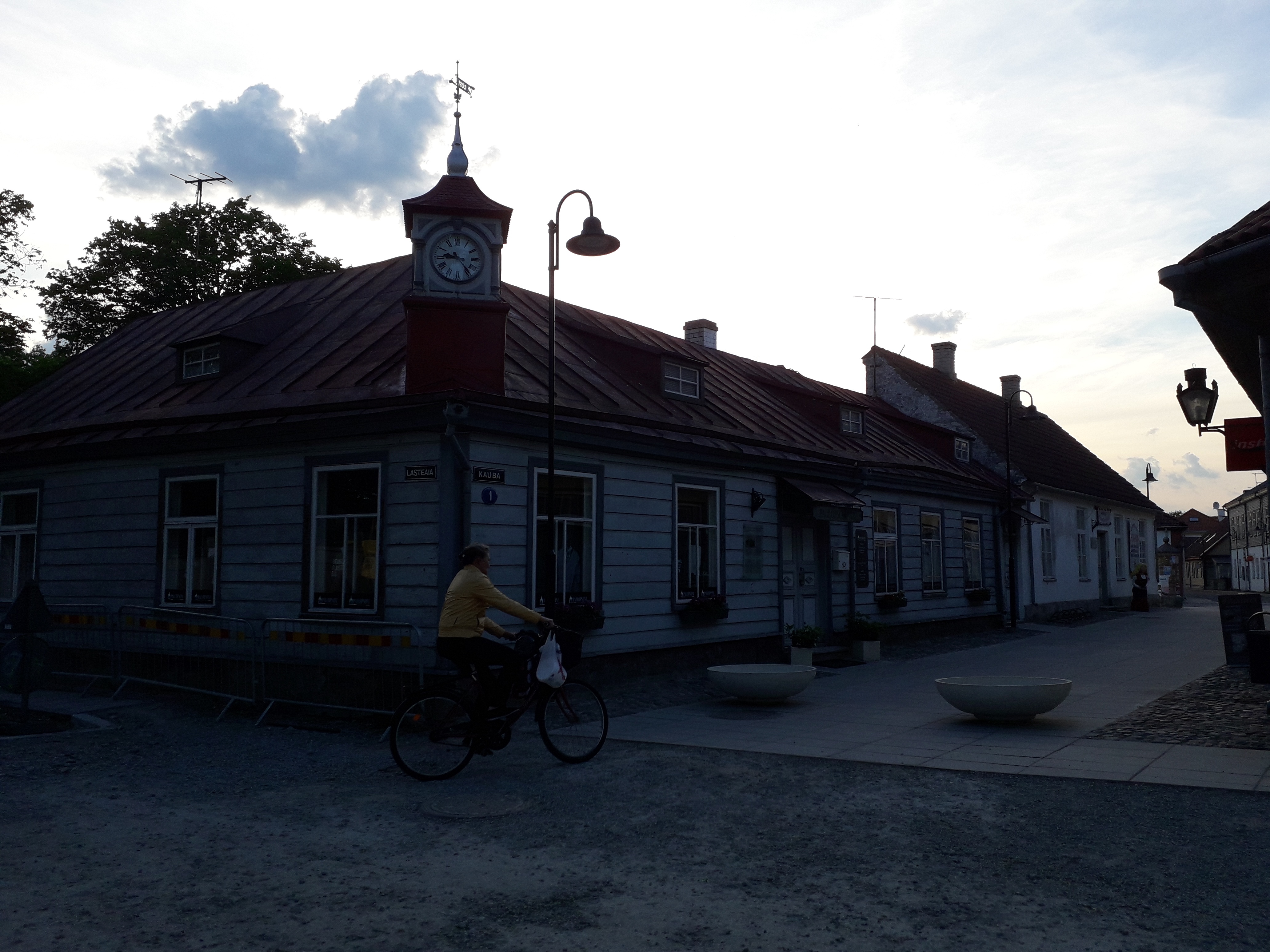 Kingissepa (Kuressaarre) city center : Lastreaia and 1 May street corner rephoto