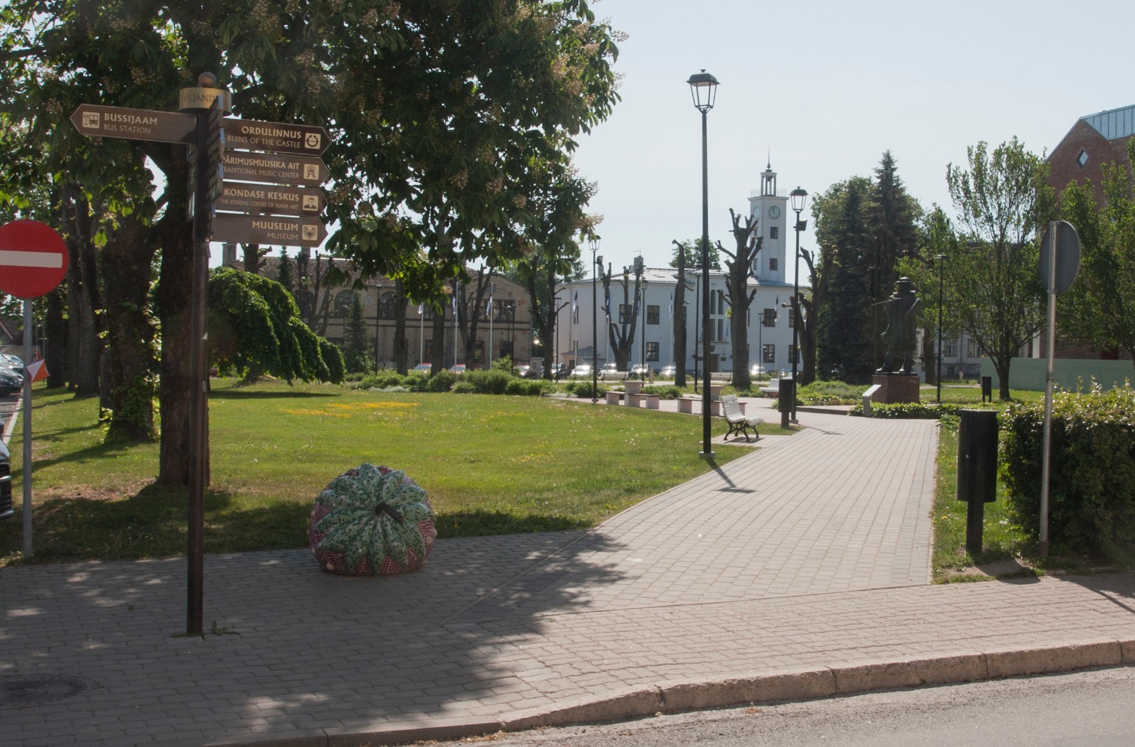 foto Viljandi raekoda ja selle esine plats rephoto
