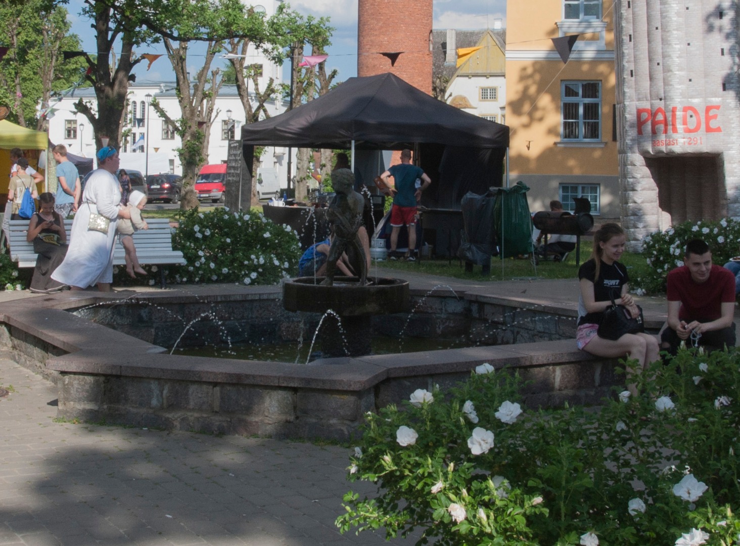 foto, Viljandi, Tombi (Laidoneri) plats, purskkaev, 1957, foto E. Veliste rephoto