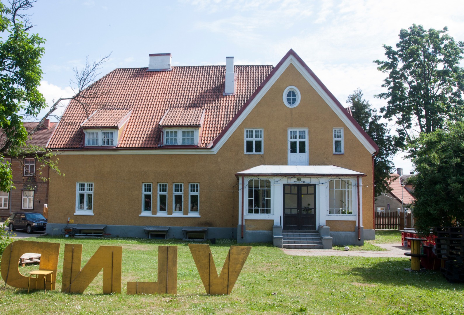 fotonegatiiv, Viljandi, Pikk tn 4 Oskar Christian Gableri maja aia poolt 1910 foto J. Riet rephoto